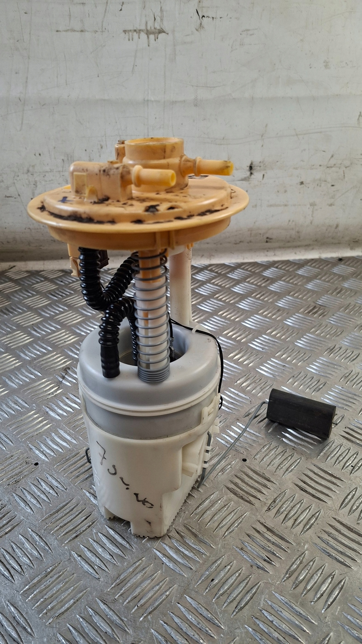 feed pump MITSUBISHI COLT VI 1.1