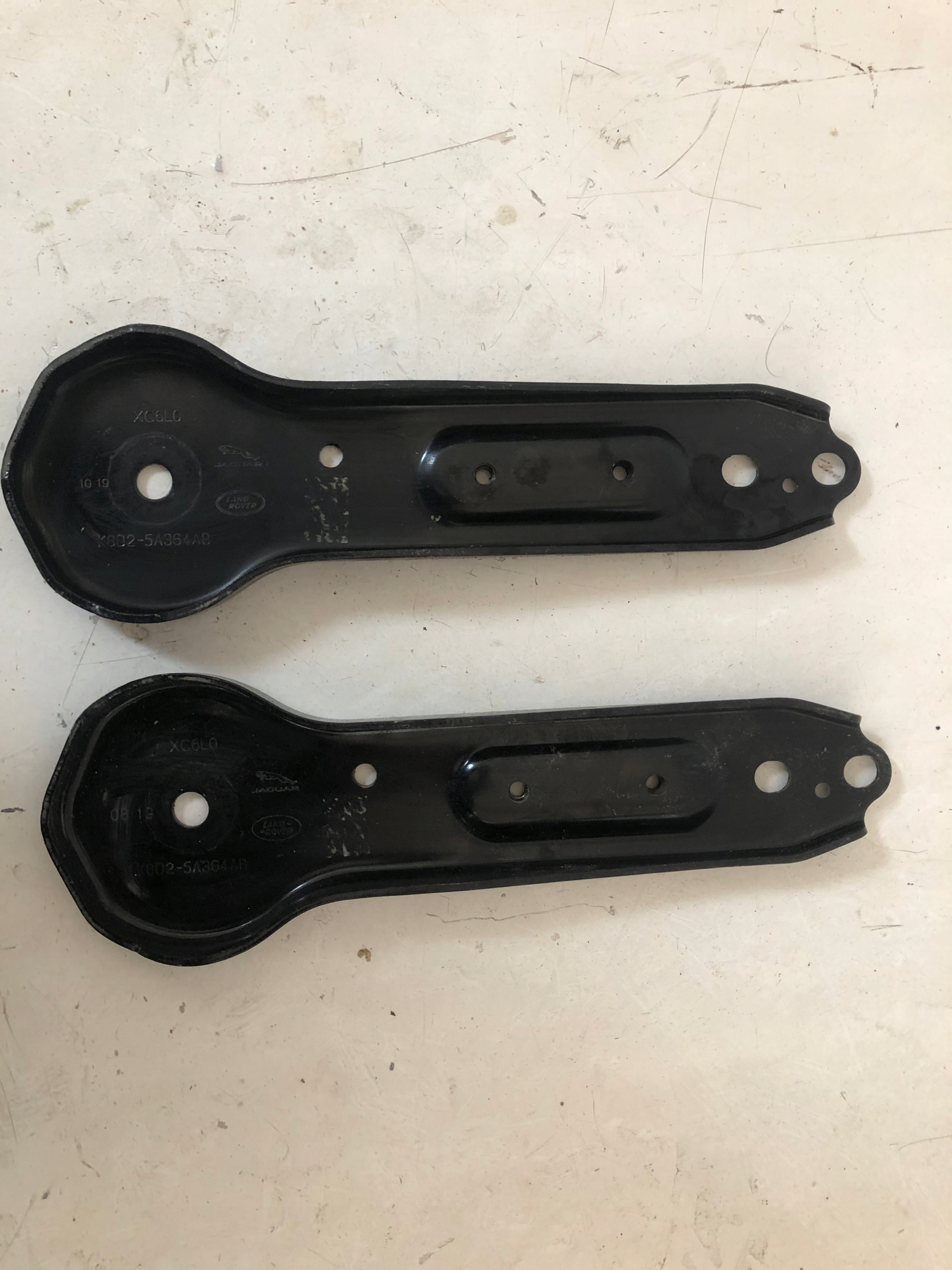 K8D2-5A364AB - Range ROVER EVOQUE II L551 ухо подвески саней