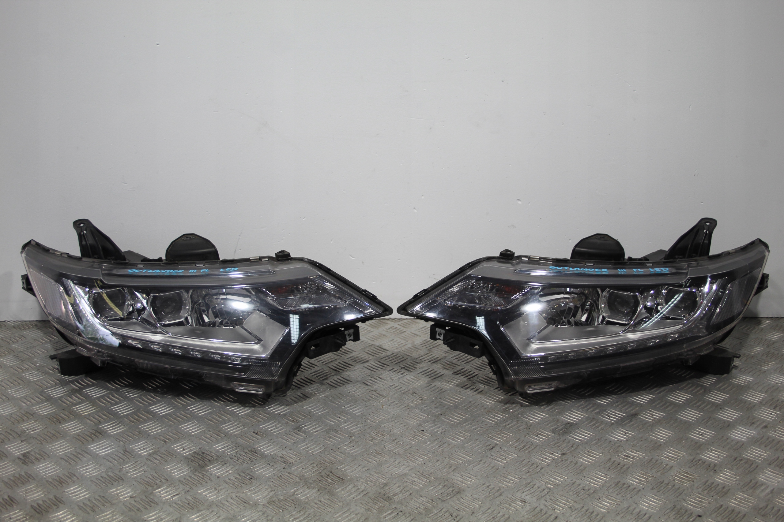 lights front LED MITSUBISHI OUTLANDER III 3 LIFT
