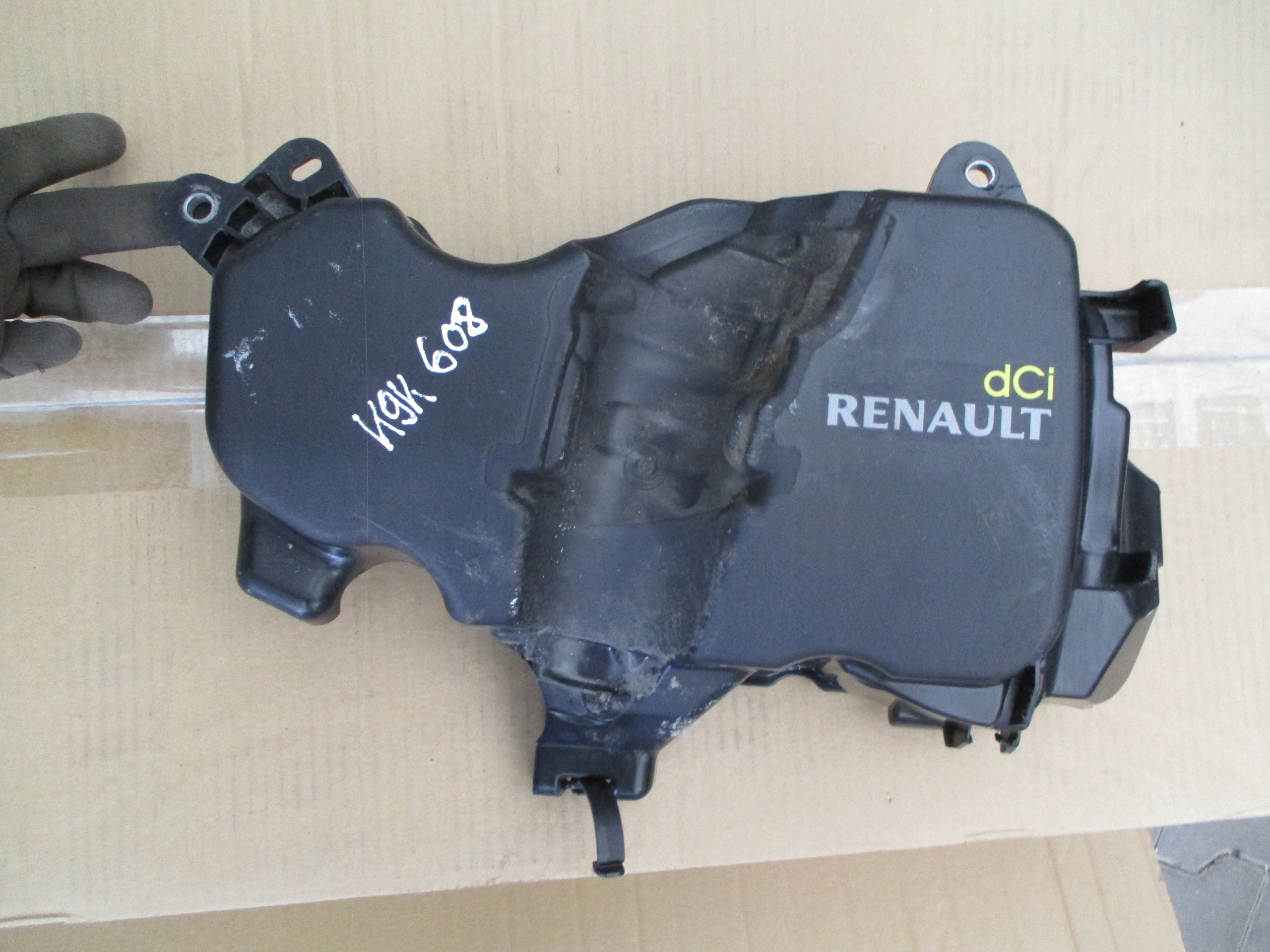 175B10888R - RENAULT 1.5 DCI КРИШКА КАПОТА ДВИГУНА