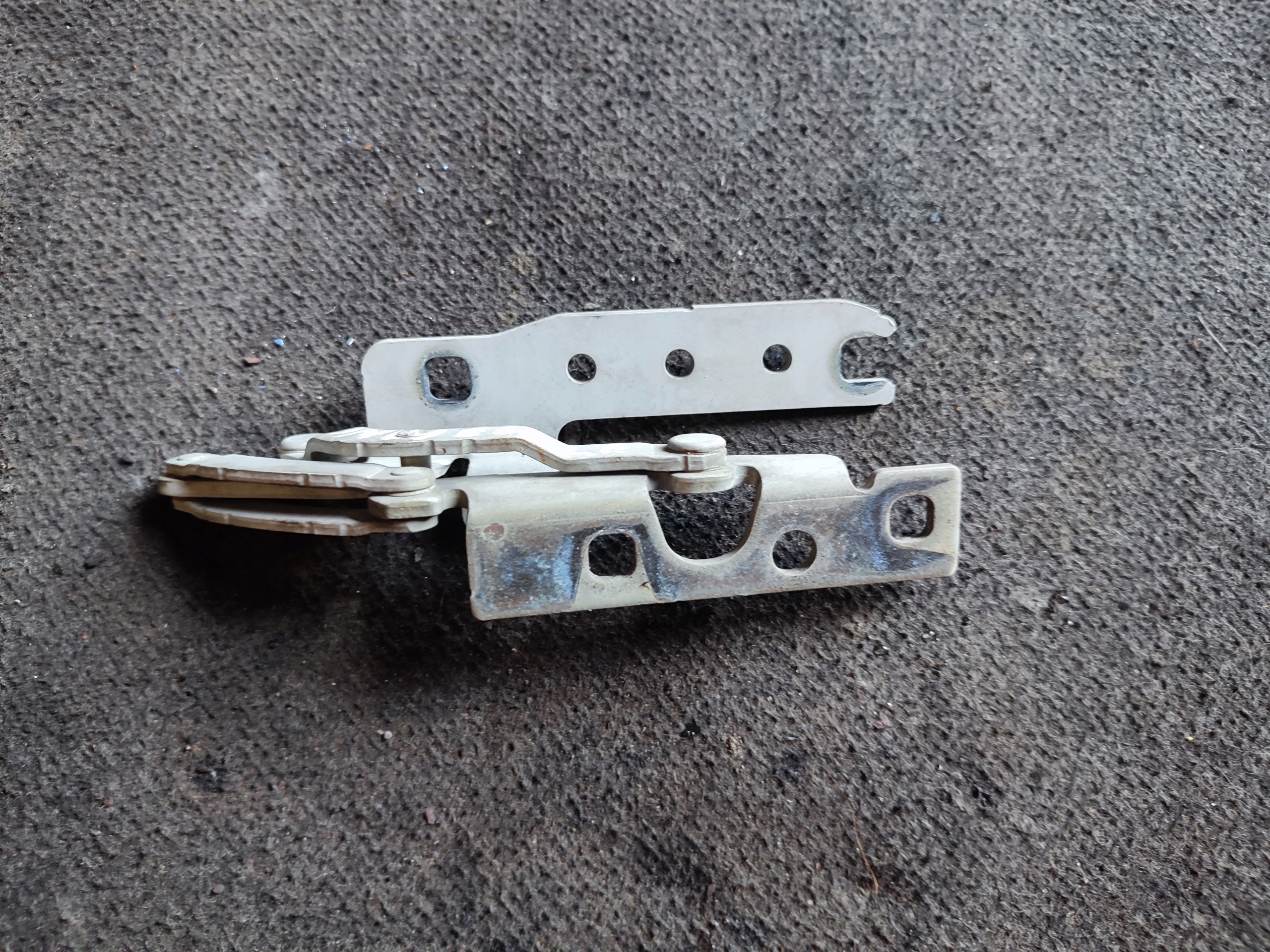 hinge bonnets of the engine left BMW E65 354 8240333