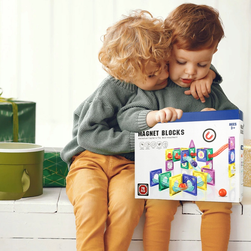 DUŻE KLOCKI MAGNETYCZNE KONSTRUKCYJNE Tor Zjeżdżalnia Labirynt 78 elementów Bohater brak