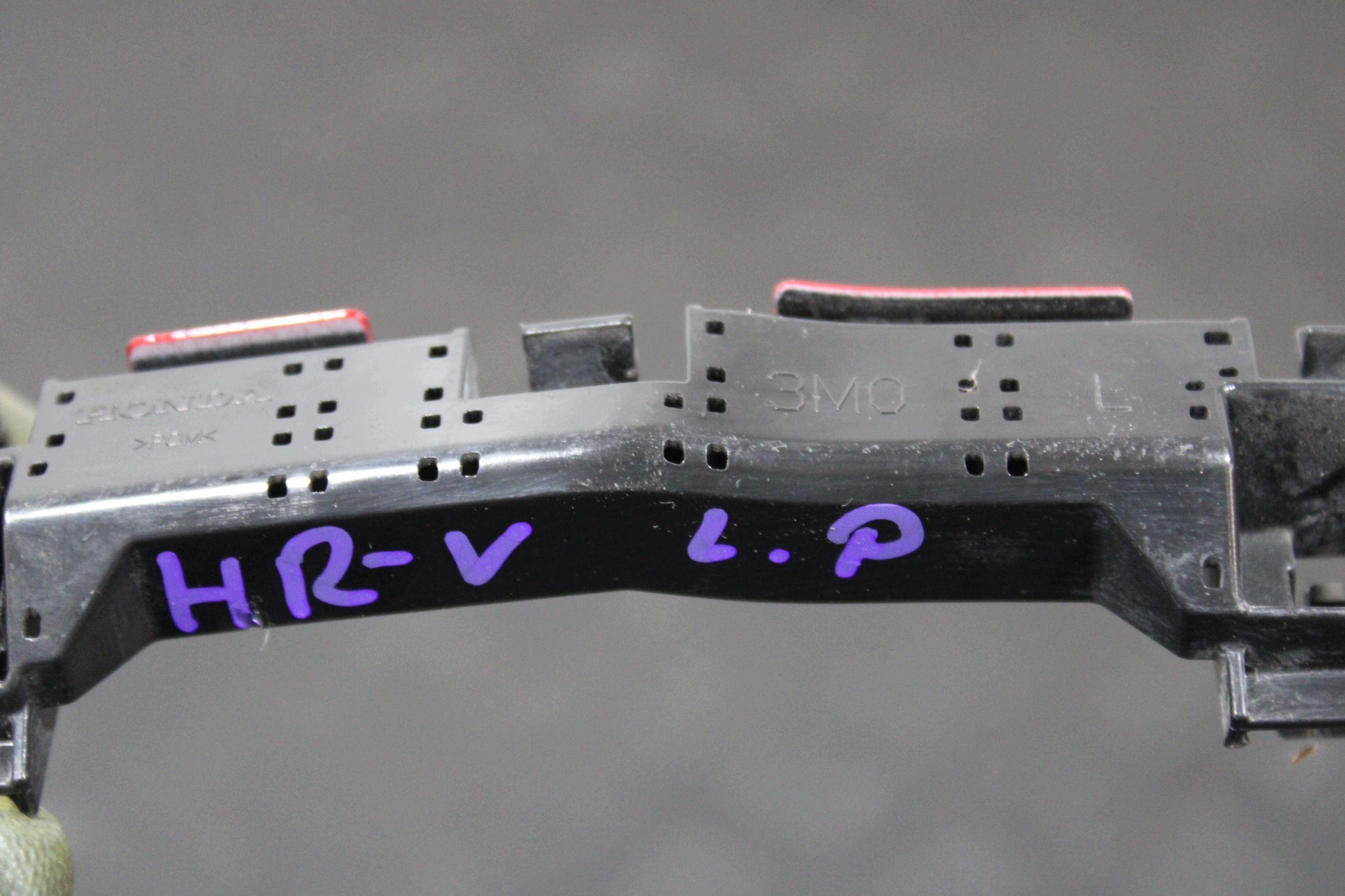 support holder of a bumper left front HONDA HRV H-RV III 3 2021- 1,5H