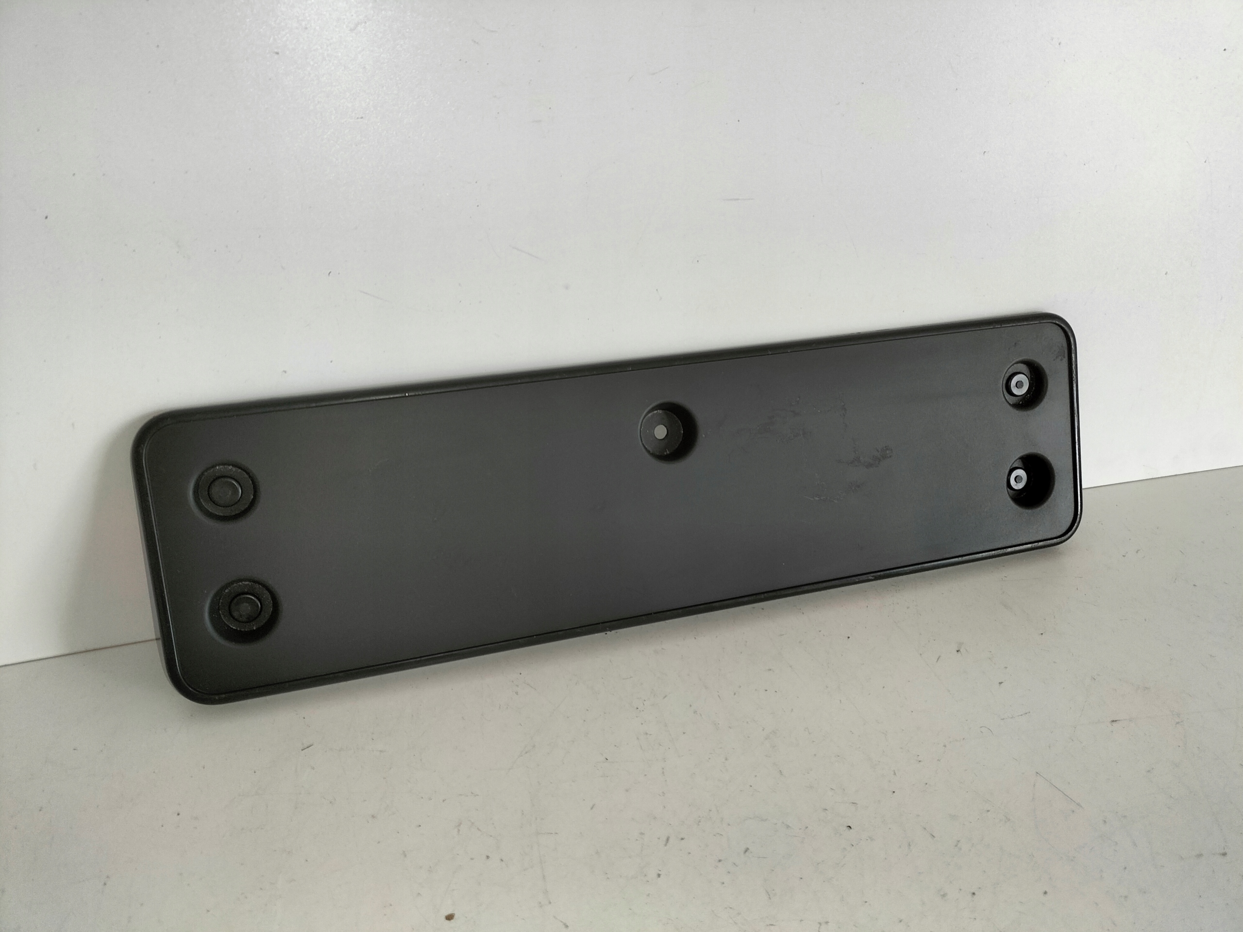pad below tablice registration front VW ID7 AERO 213 23