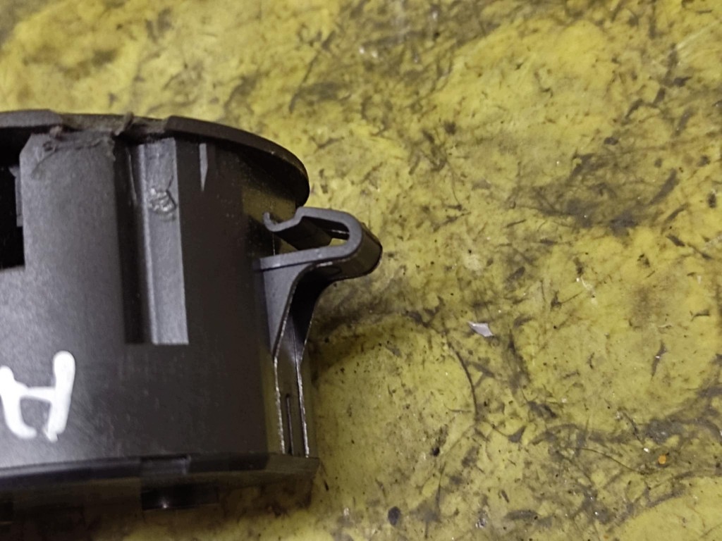 OPEL ASTRA H window control switch 13209203BB
