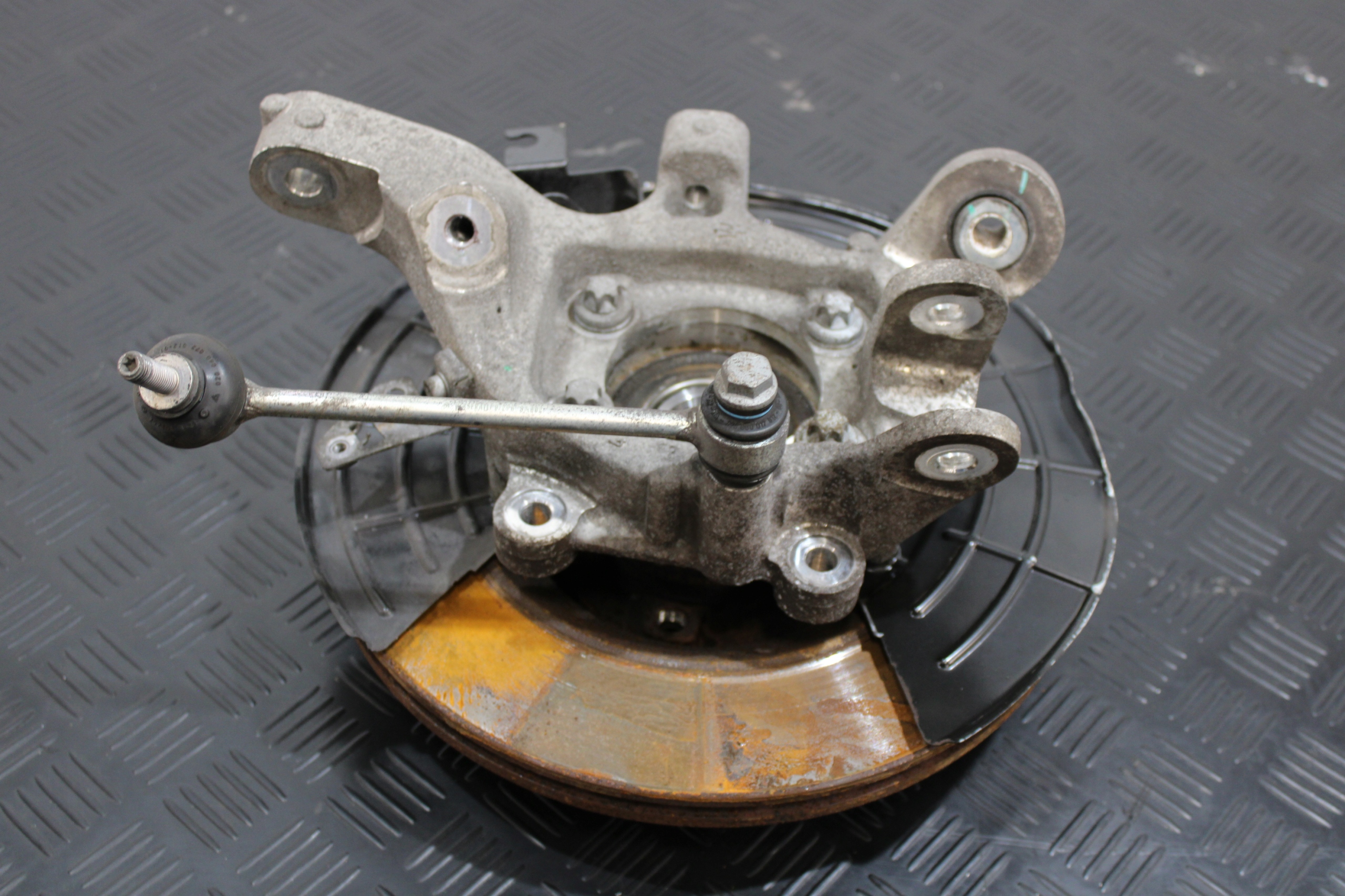 swing left rear part left rear MASERATI LEVANTE M161 067010877