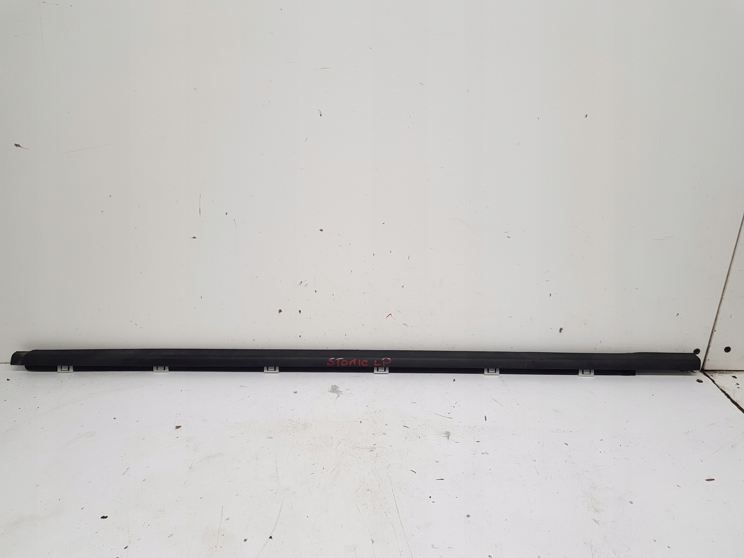 KIA STONIC moulding dust left front 2019R