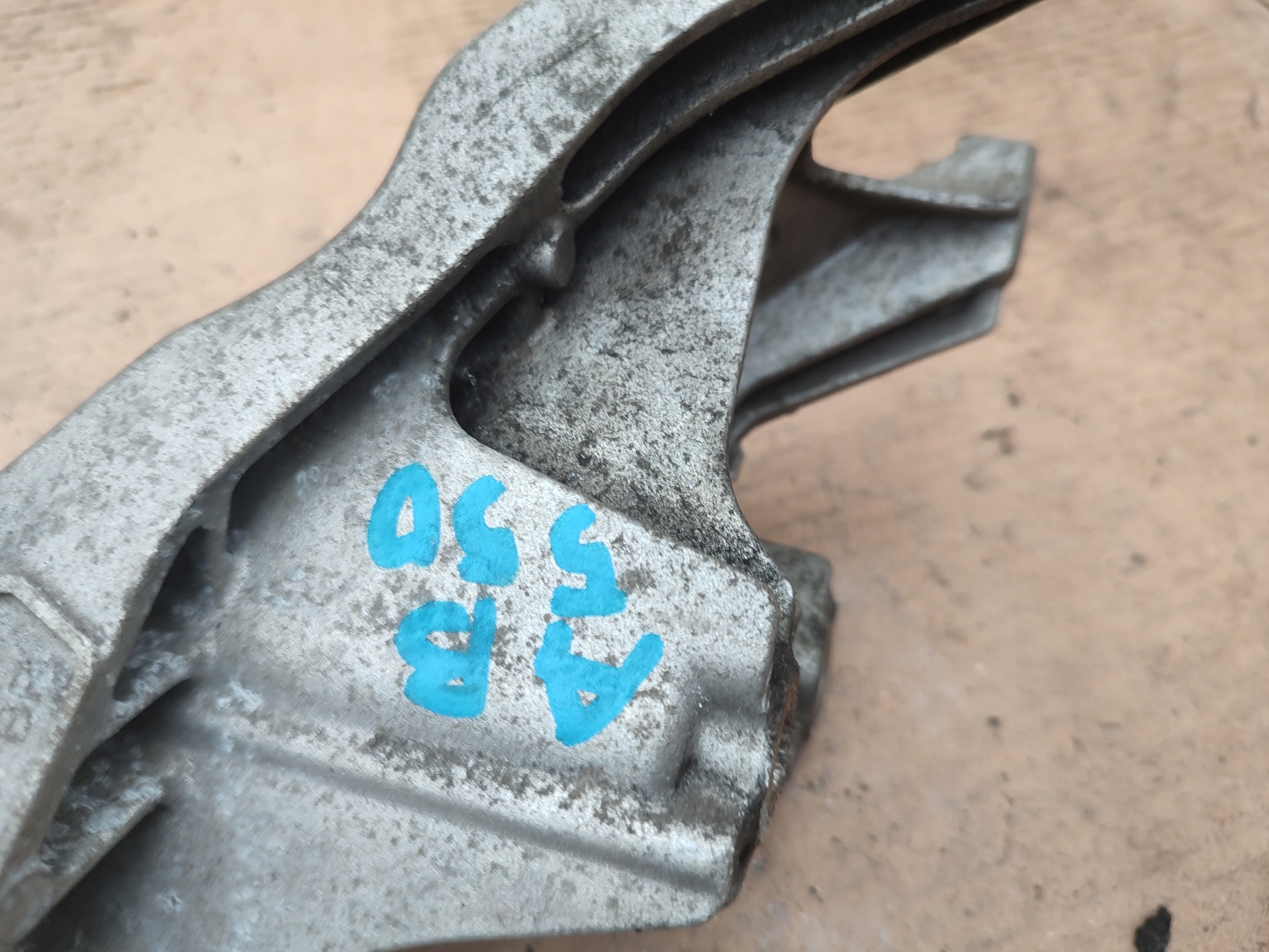 engine mount left 8K0 2.0TDI AUDI A4 B8 8K0199307BP