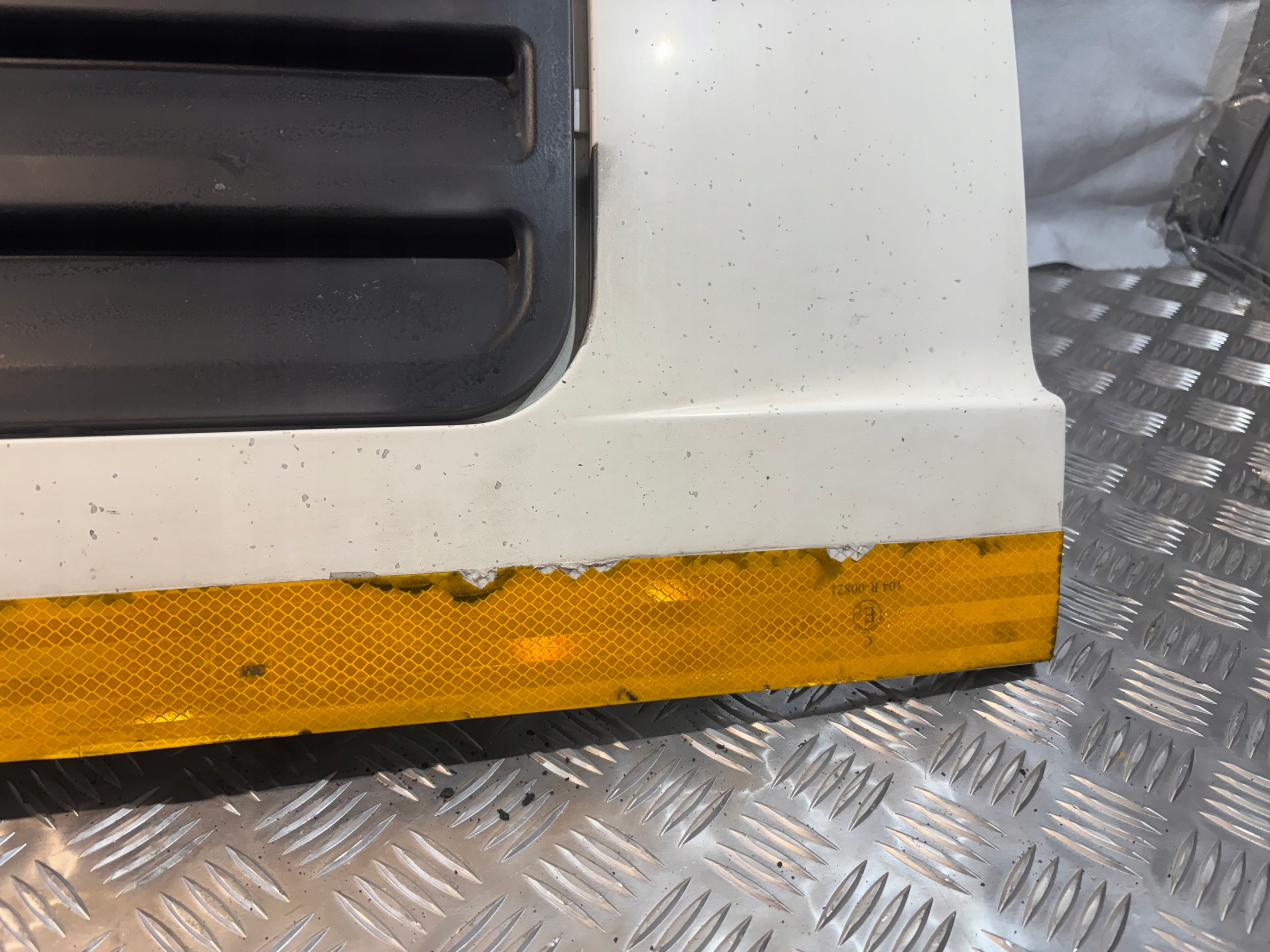bonnet grille front MAN TGL 81.61110.0063
