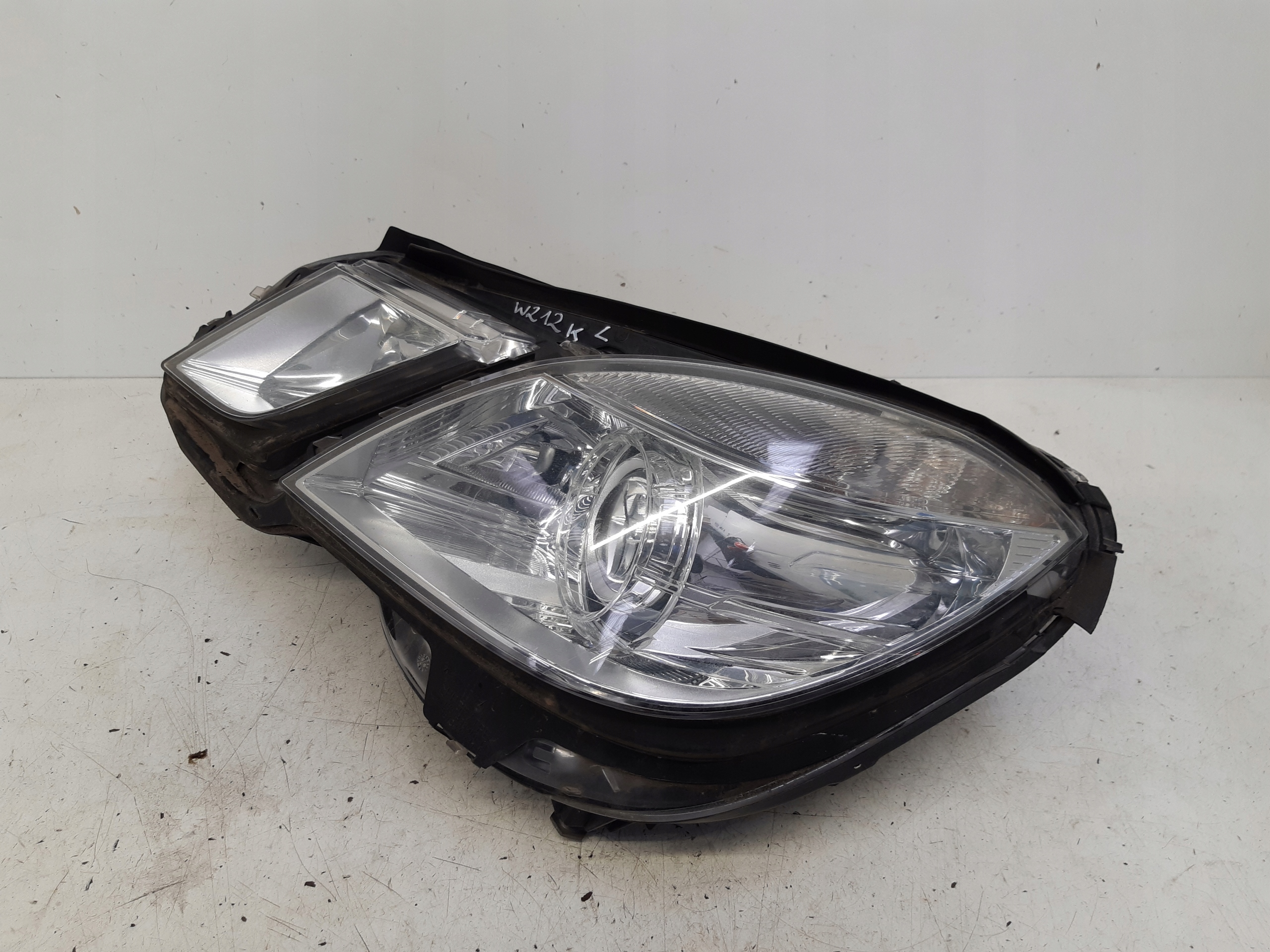 light left front xenon europa 2128205761 Mercedes W212