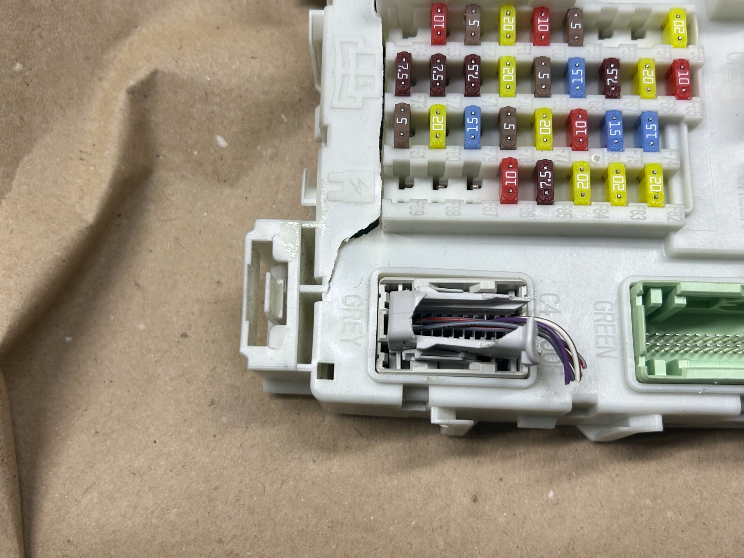 FORD FOCUS MK3 LIFT MODUŁ SKRZYNKA F1FT14014DBC Typ samochodu Samochody osobowe