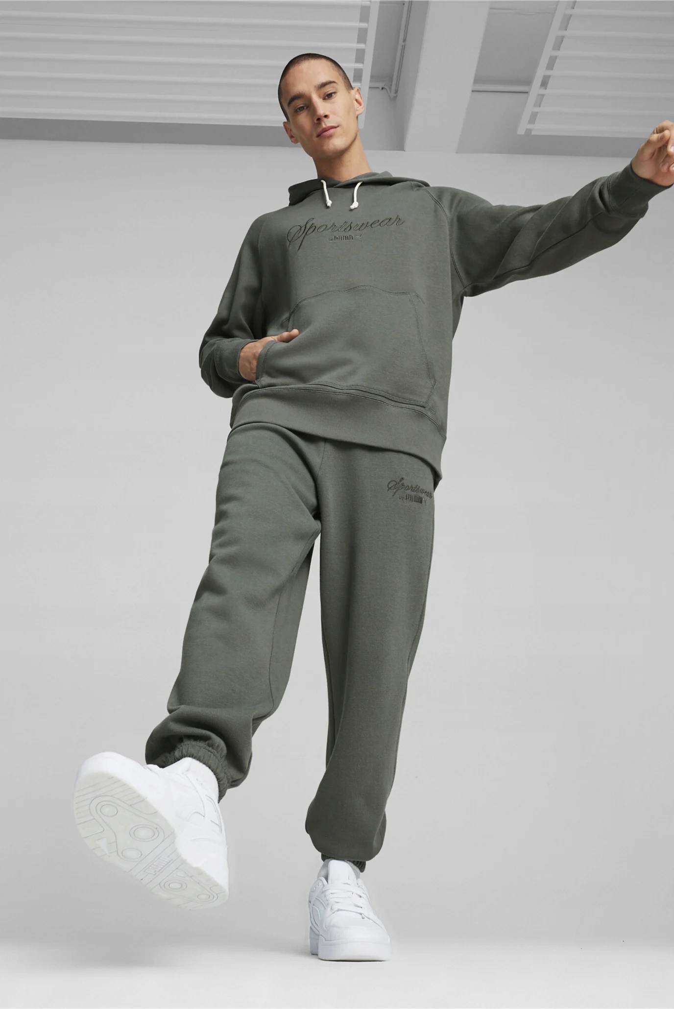 PUMA ORYGINALNA BLUZA L Dekolt inny