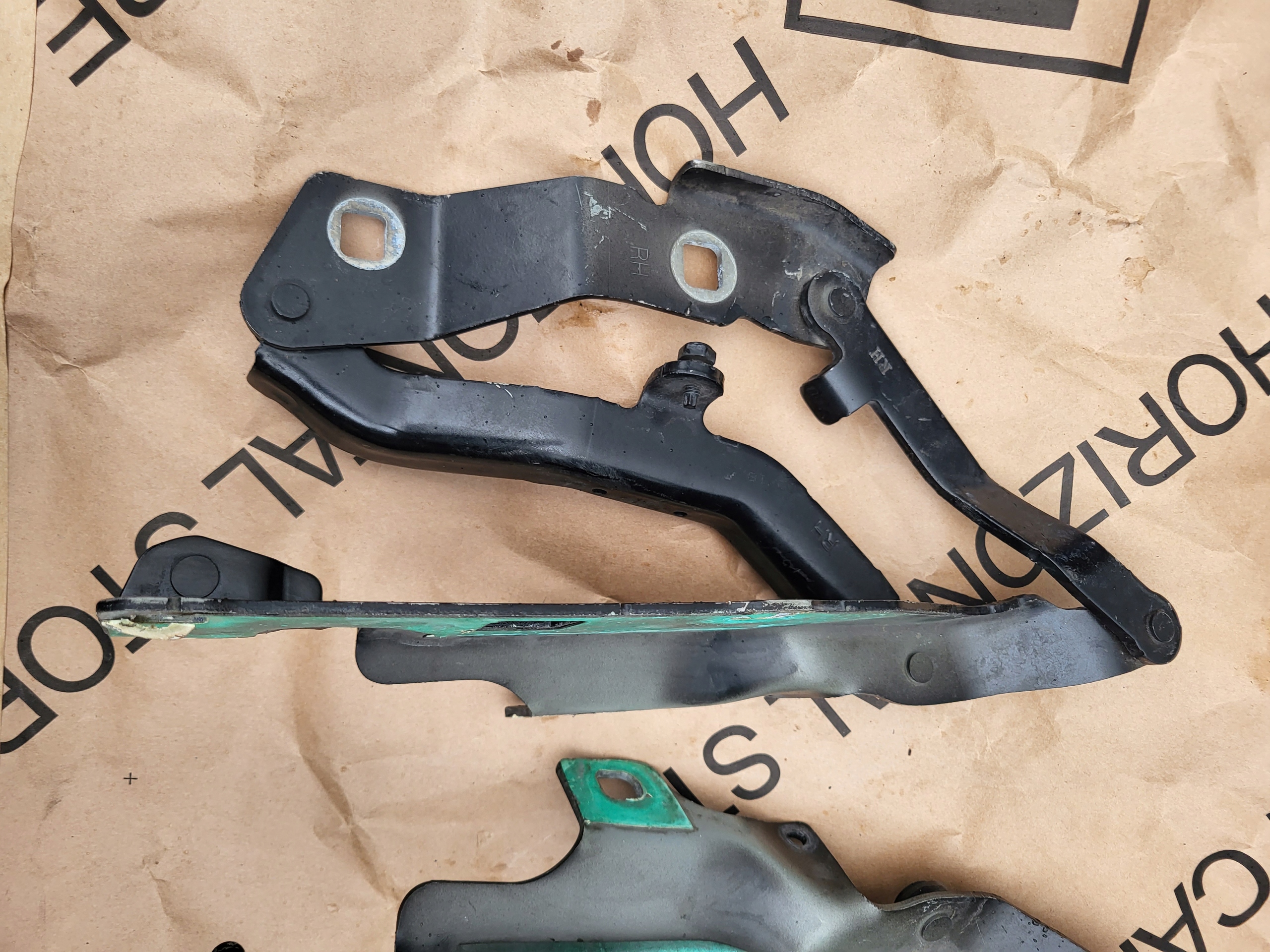 hinge bonnets right left front LAND RANGE ROVER DISCOVERY V L462 HY32-16800