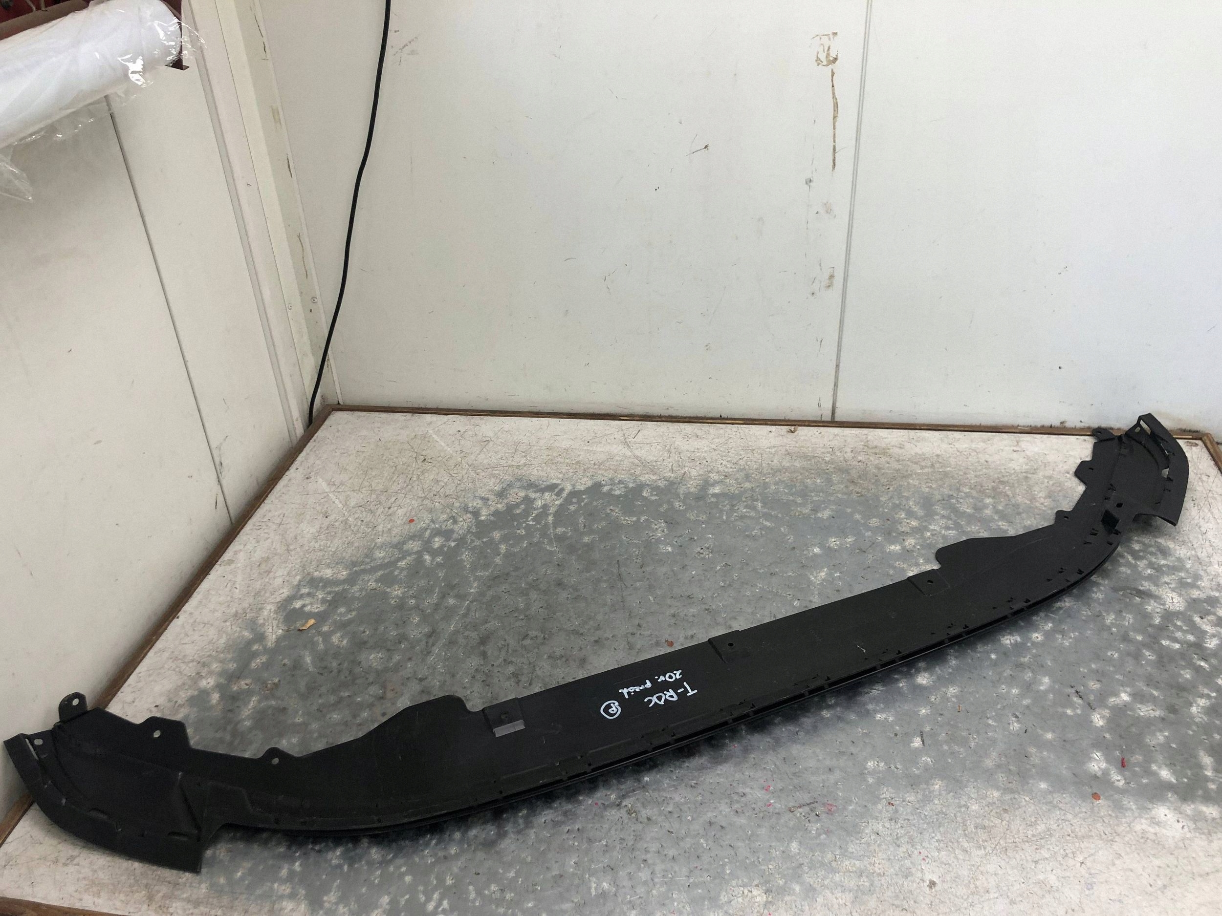 spoiler doplněk nárazníku předek VW T-ROC 2GA805915