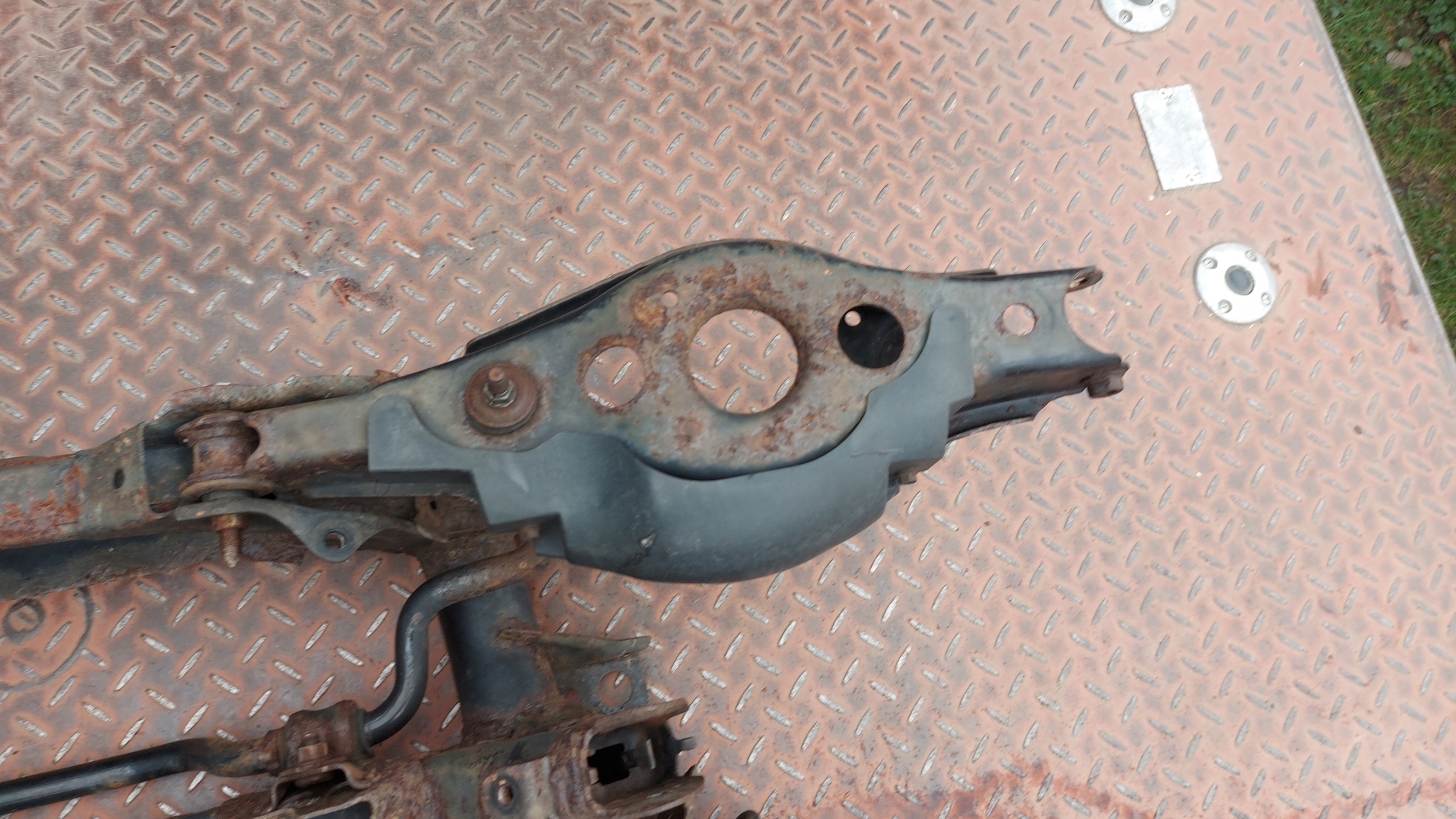 sider axle beam subframe axle beam rear part rear. LEXUS IS220 05