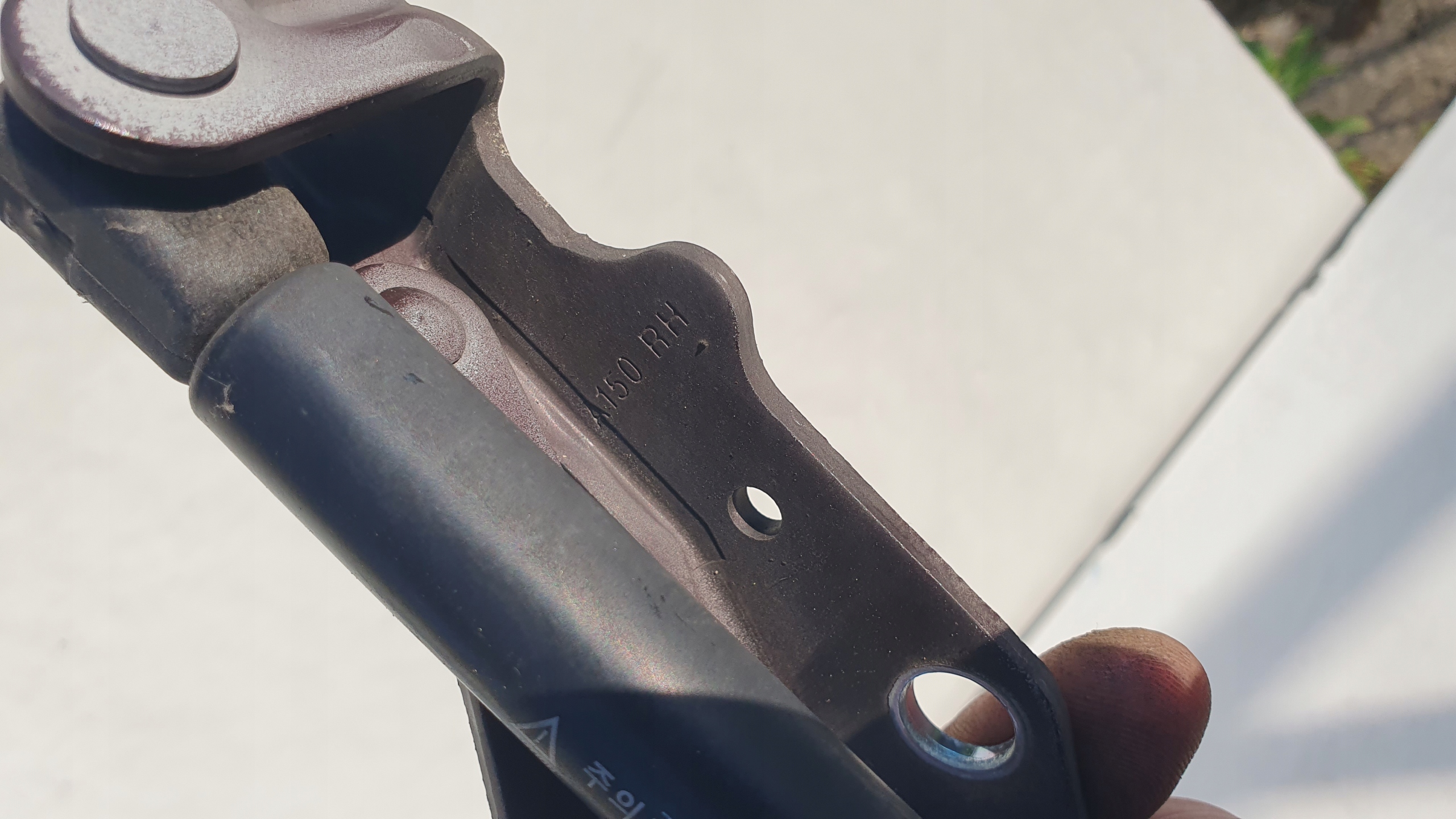 SsangYong Rodius 2 II Turismo 13- hinge bonnets right telescope
