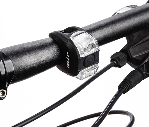 ZESTAW LAMPEK ROWEROWYCH DO ROWERU PRZÓD + TYŁ LED Kod producenta 31528