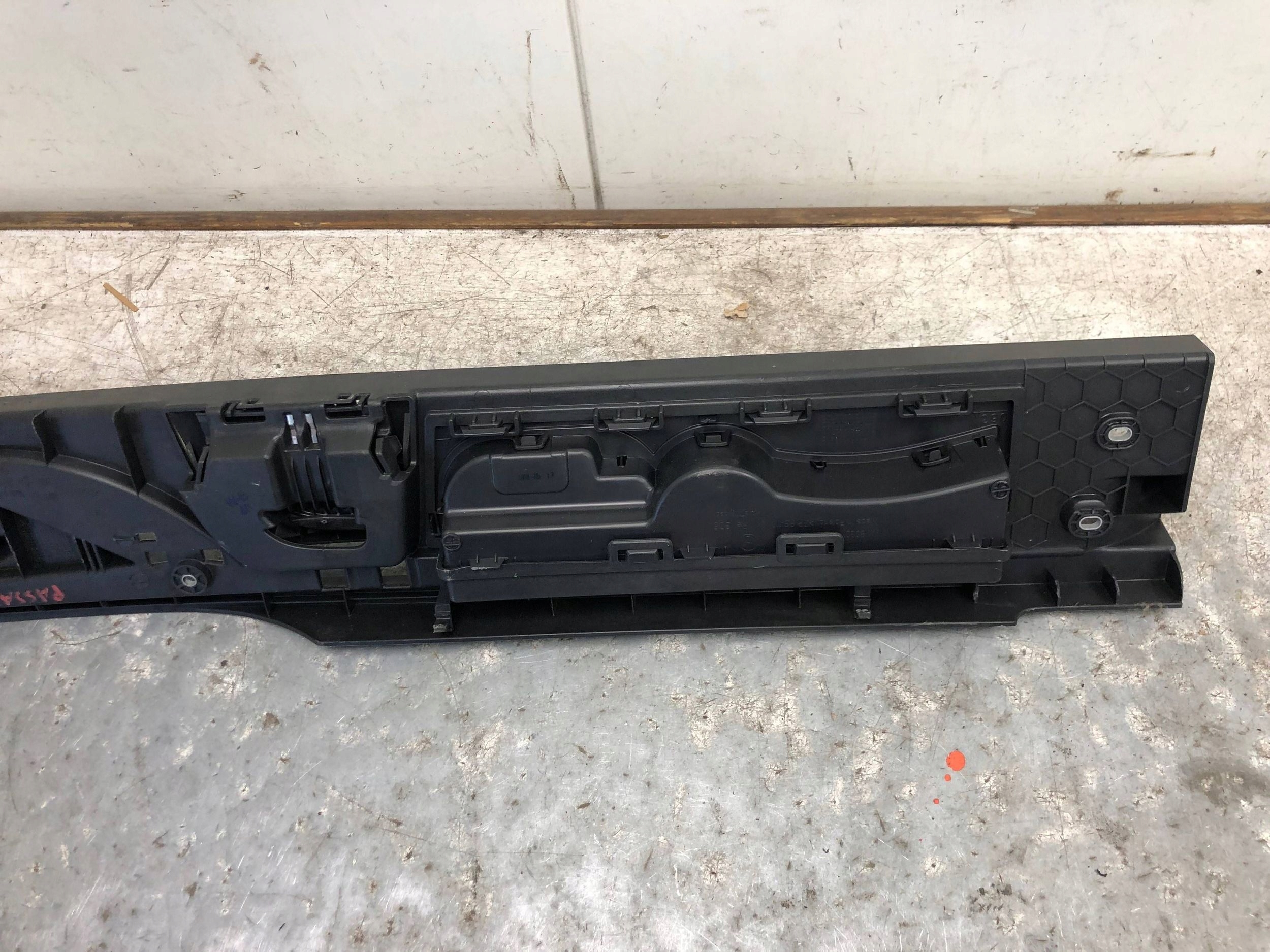 moulding boot right rear part VW PASSAT B8 KOMBI 3G9858832