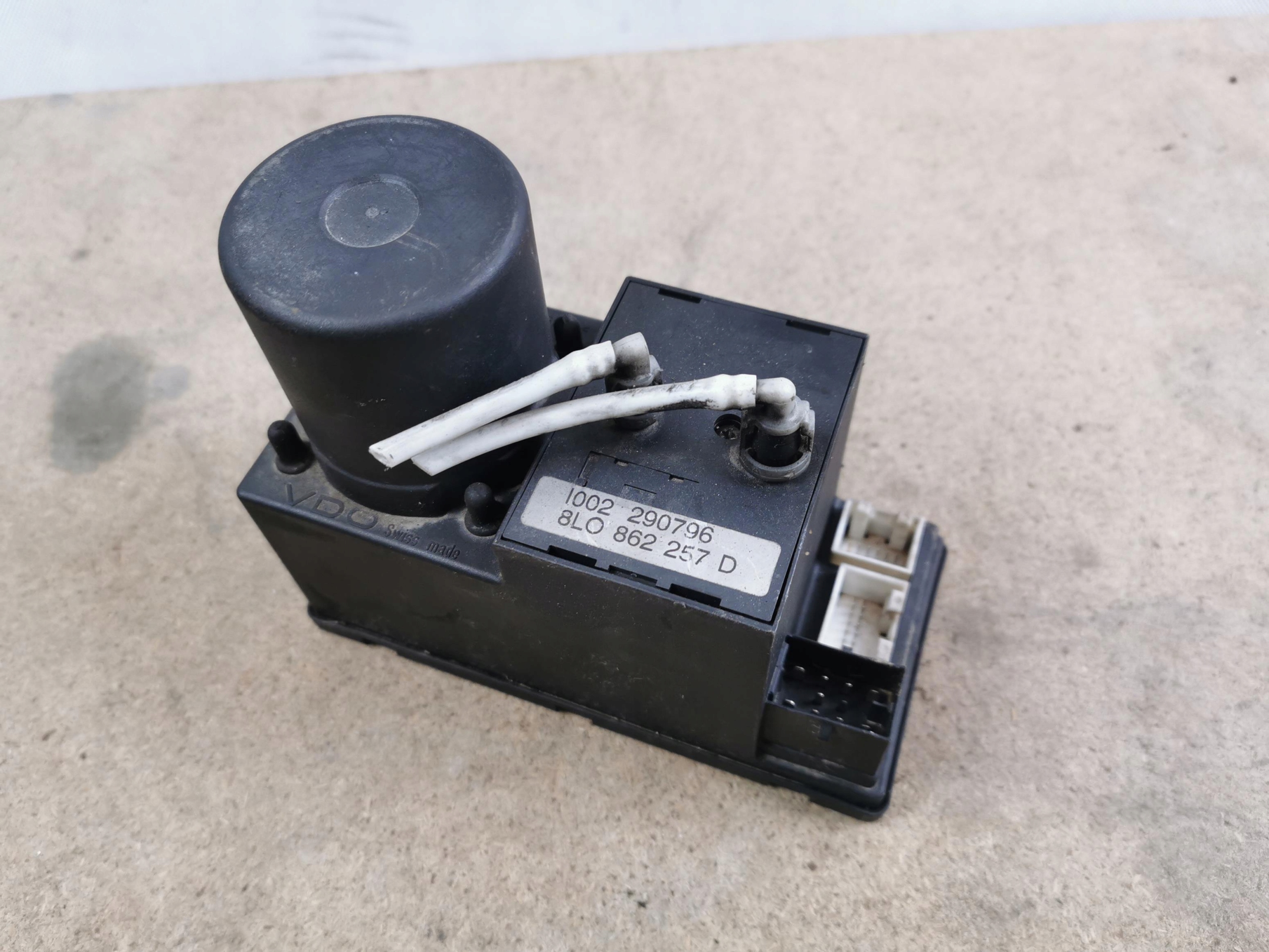 Насос центрального замка Audi A3 A4 OE 8L0862257D