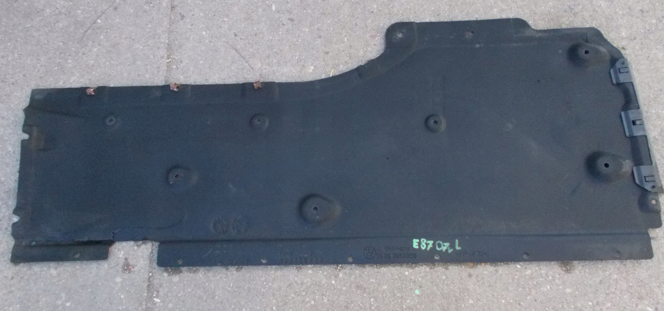 BMW E87 2.0 and 07R cover cover chassis left 7059389