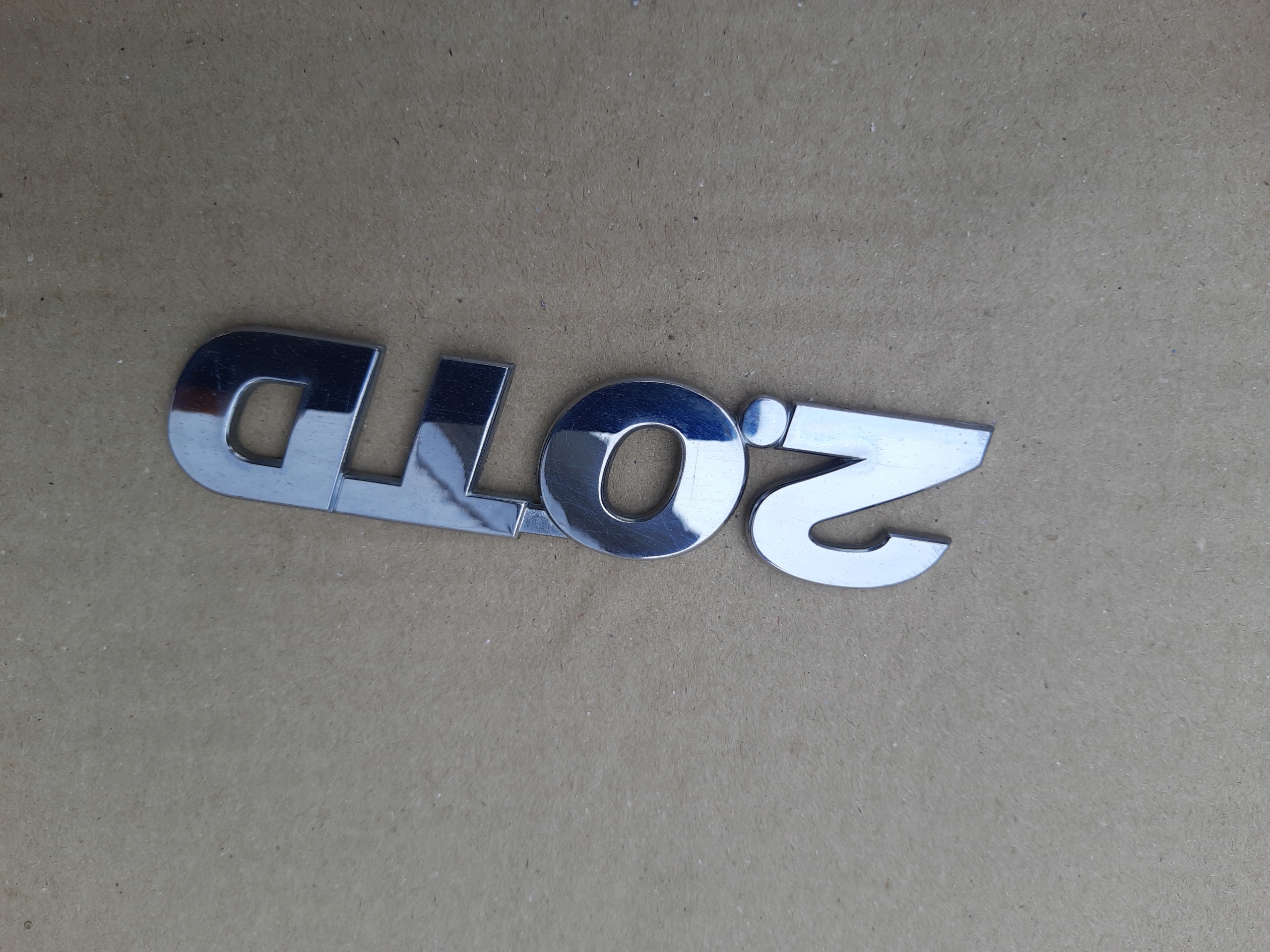 emblemat znaczek 04r 2,0 TD Suzuki Grand Vitara