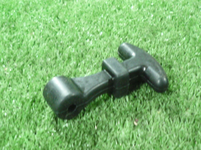 NAPINACZ GUMOWY 804951 MAŁY Producent części International