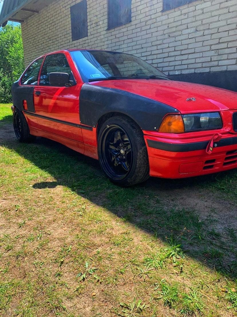 FELONY BMW E36 COMPACT 2 ELEMNTY PRZÓD POSZERZENIA PANELE COMPACT PODKŁAD Stan opakowania oryginalne