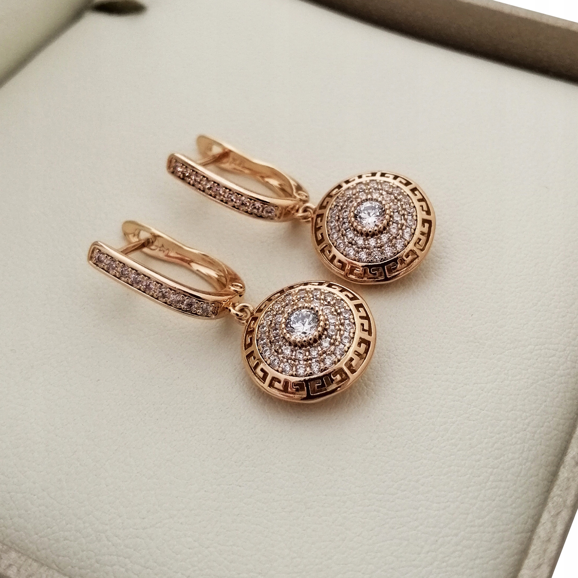 

Zjawiskowe Damskie Kolczyki Greckie Z Cyrkoniami