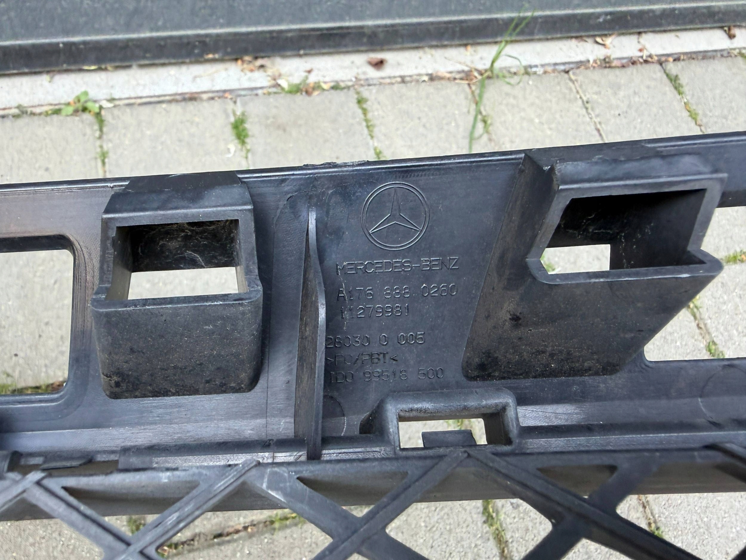 Mercedes A176 12- grille bumper front front