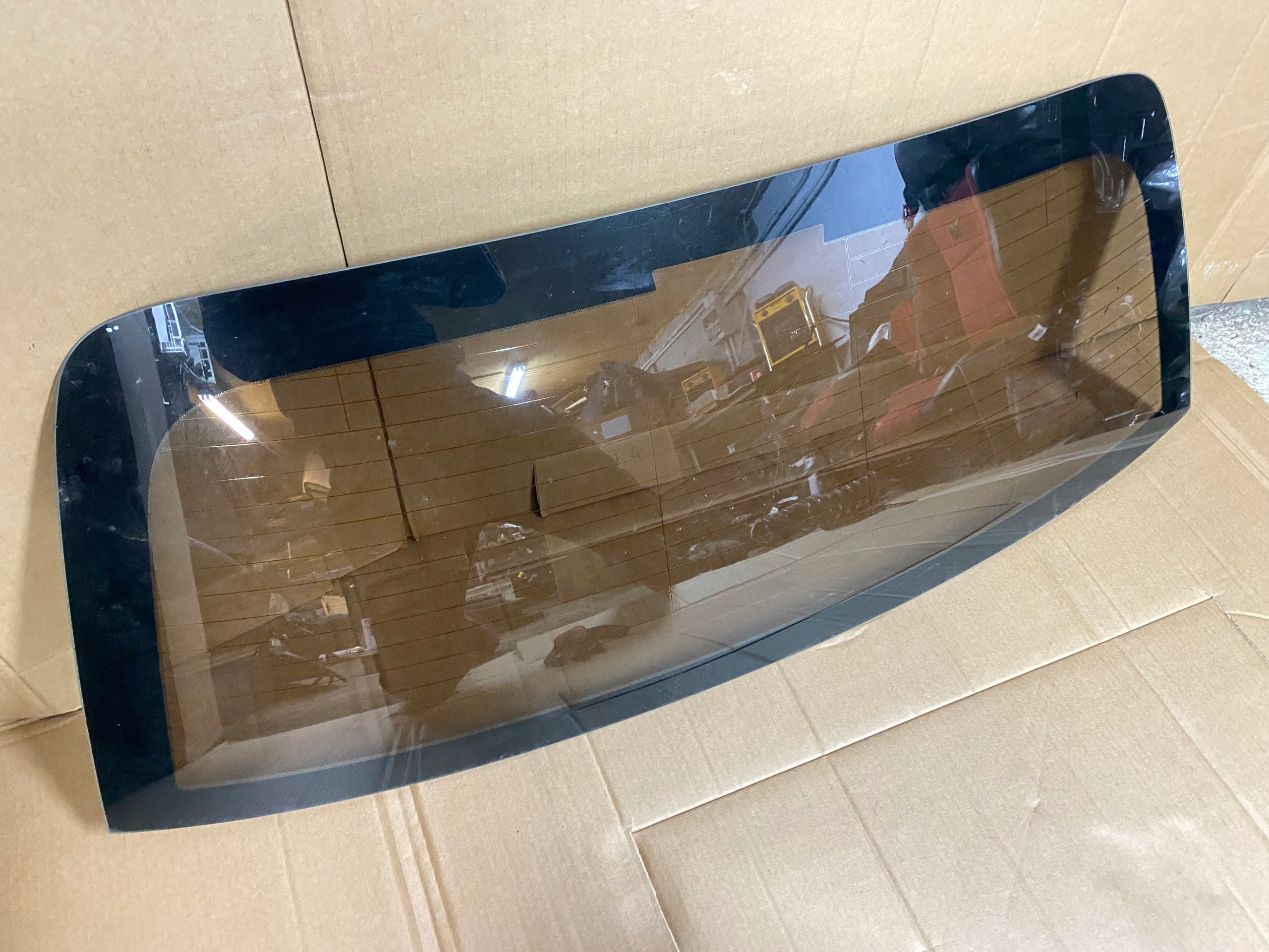 СТЕКЛО ЗАДНЕЕ ЗАДНЕЕ DODGE CHALLENGER SRT 6.4 2016Г.