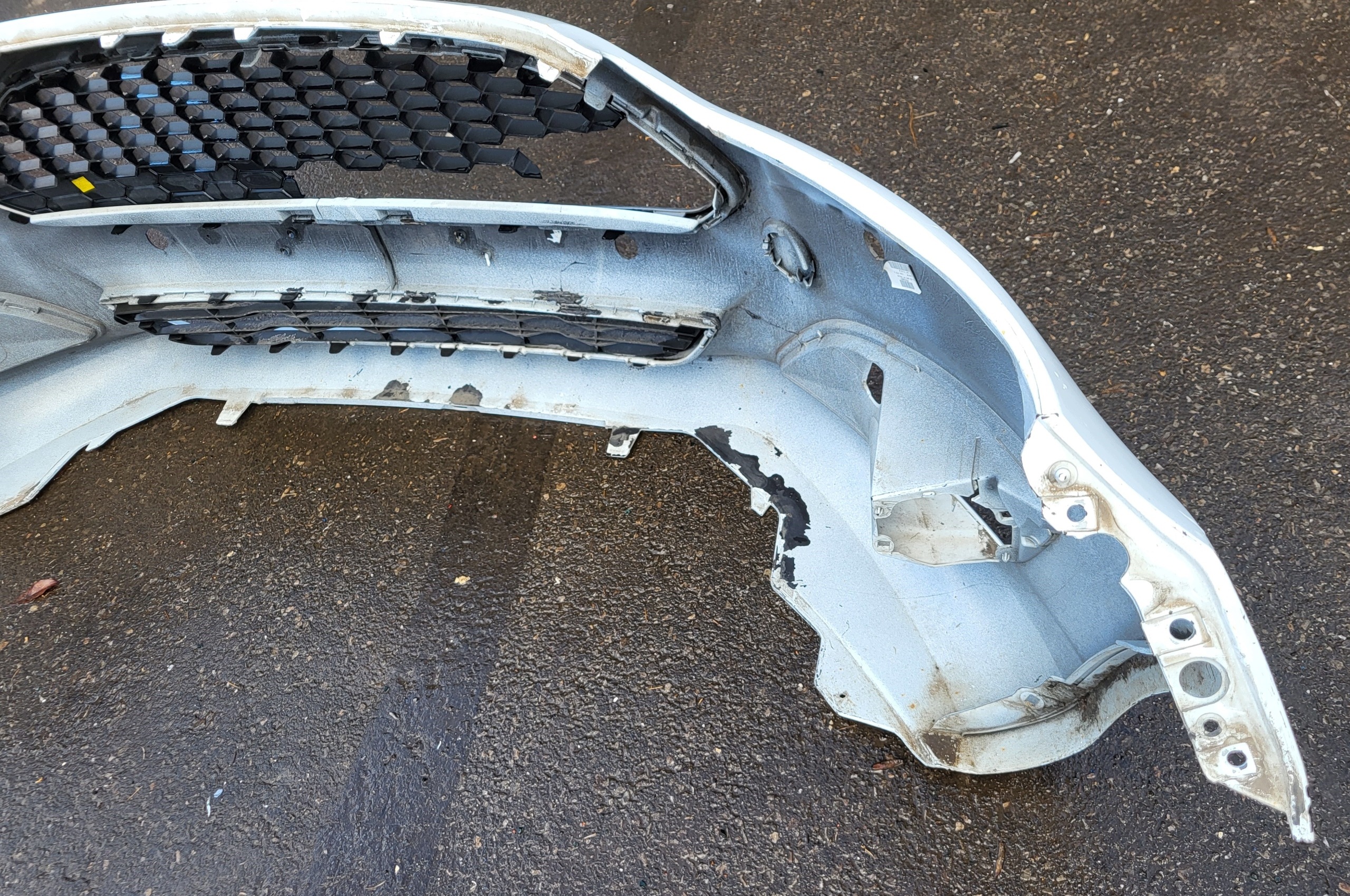 bumper front front towing hook cap grill FORD FIESTA MK7 LIFT B299 OE