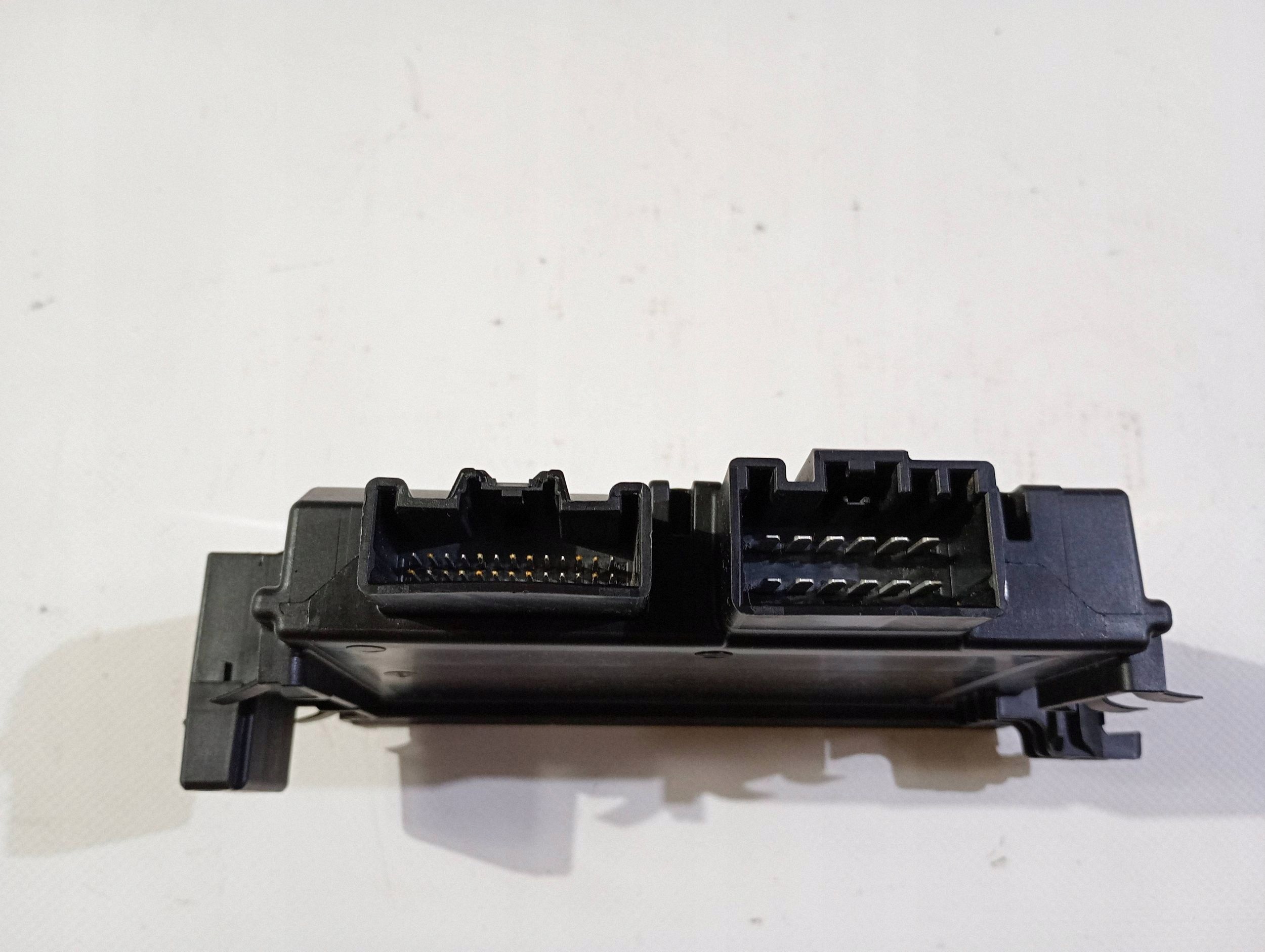 control unit module electrical bonnet boot of the rear Ford Explorer V 2011