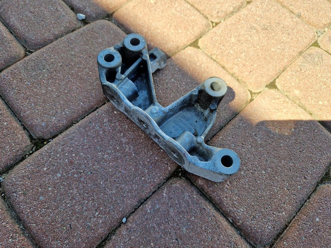 Support Support plaque Moteur 1.6CDTI Opel Mokka 95138117