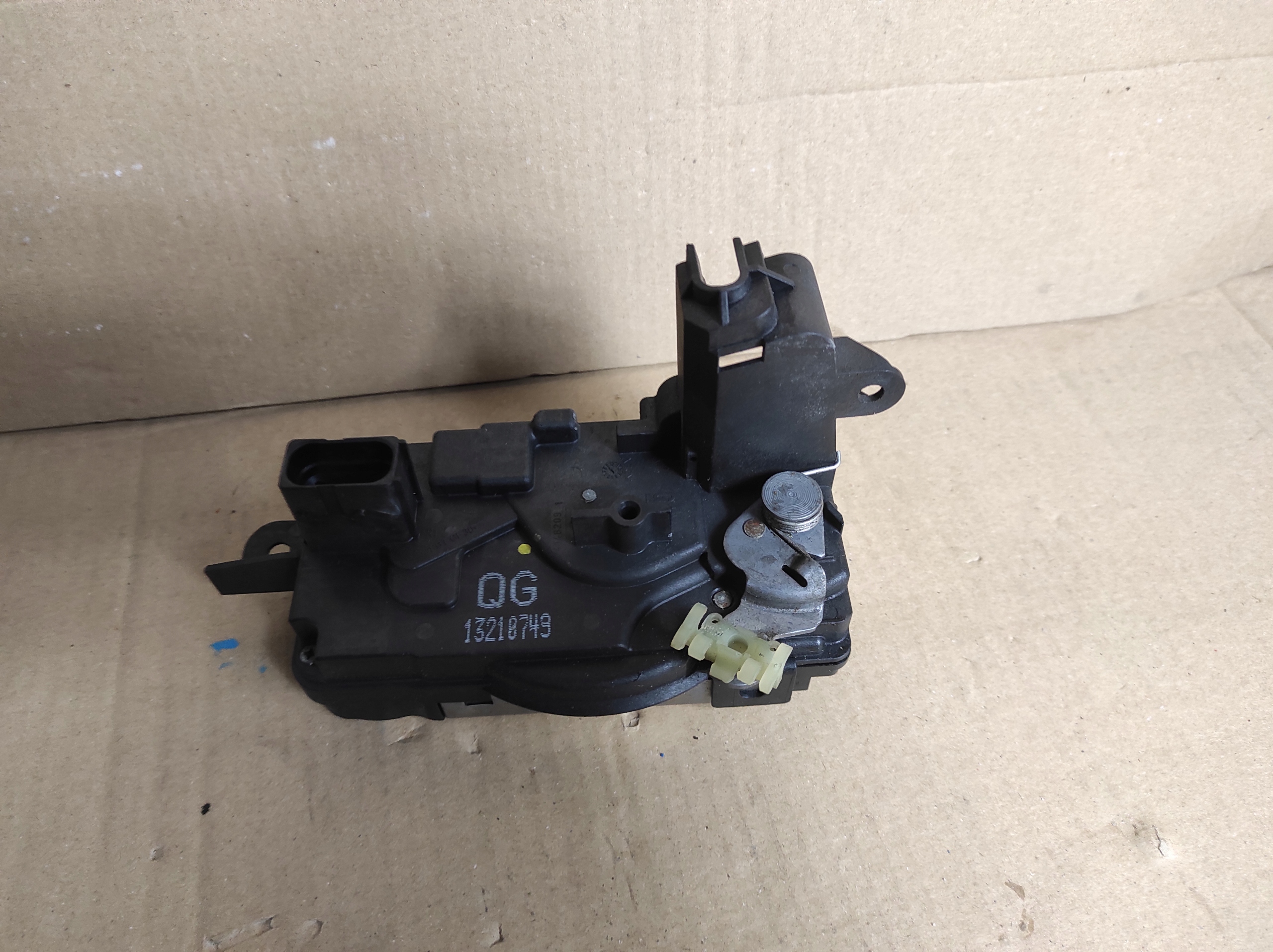 Module BSI UEC Module fusibles OPEL ASTRA III H 13206754 HB