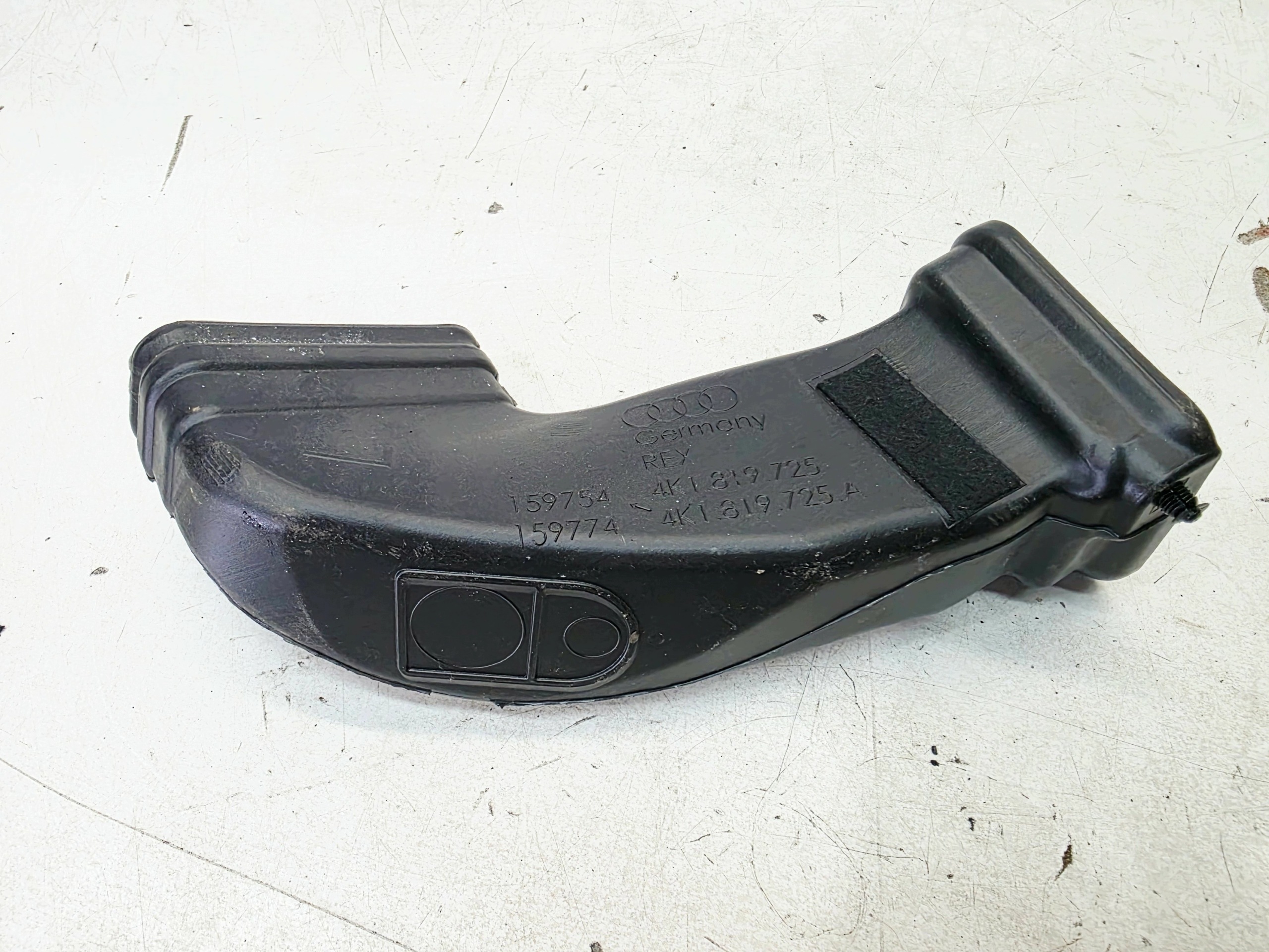 drain POWIETRZNY TUNEL left AUDI A6 C8 4K1819725