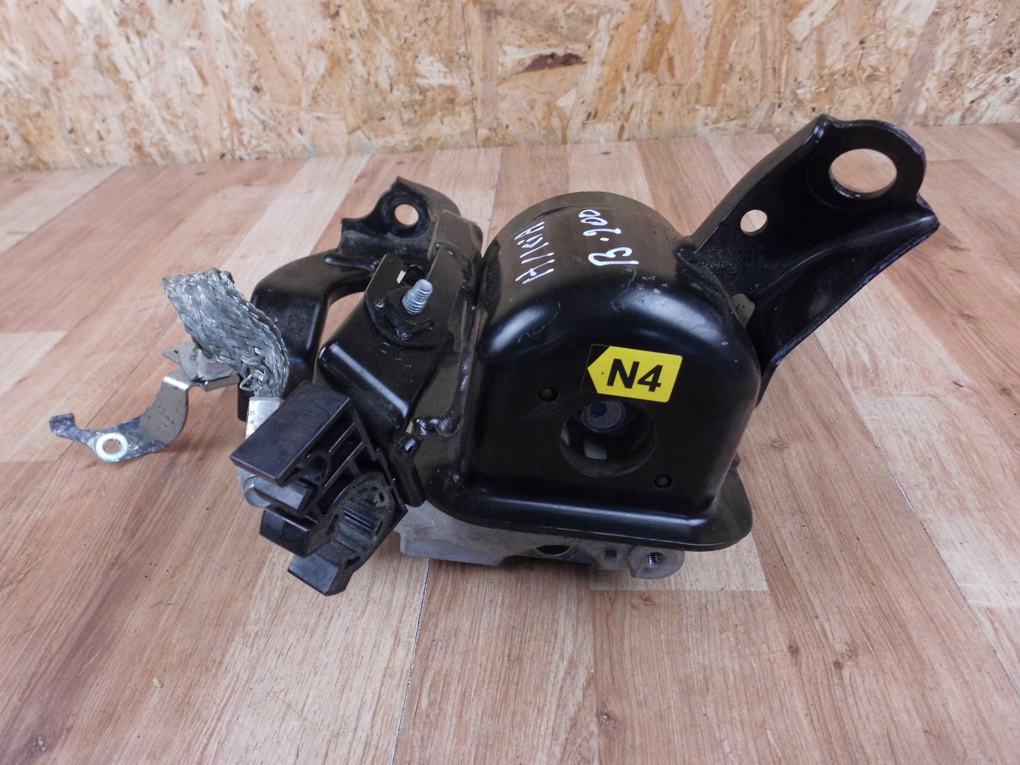 Toyota Corolla E21 2.0 HYBRID holder engine mount holder 1230524020
