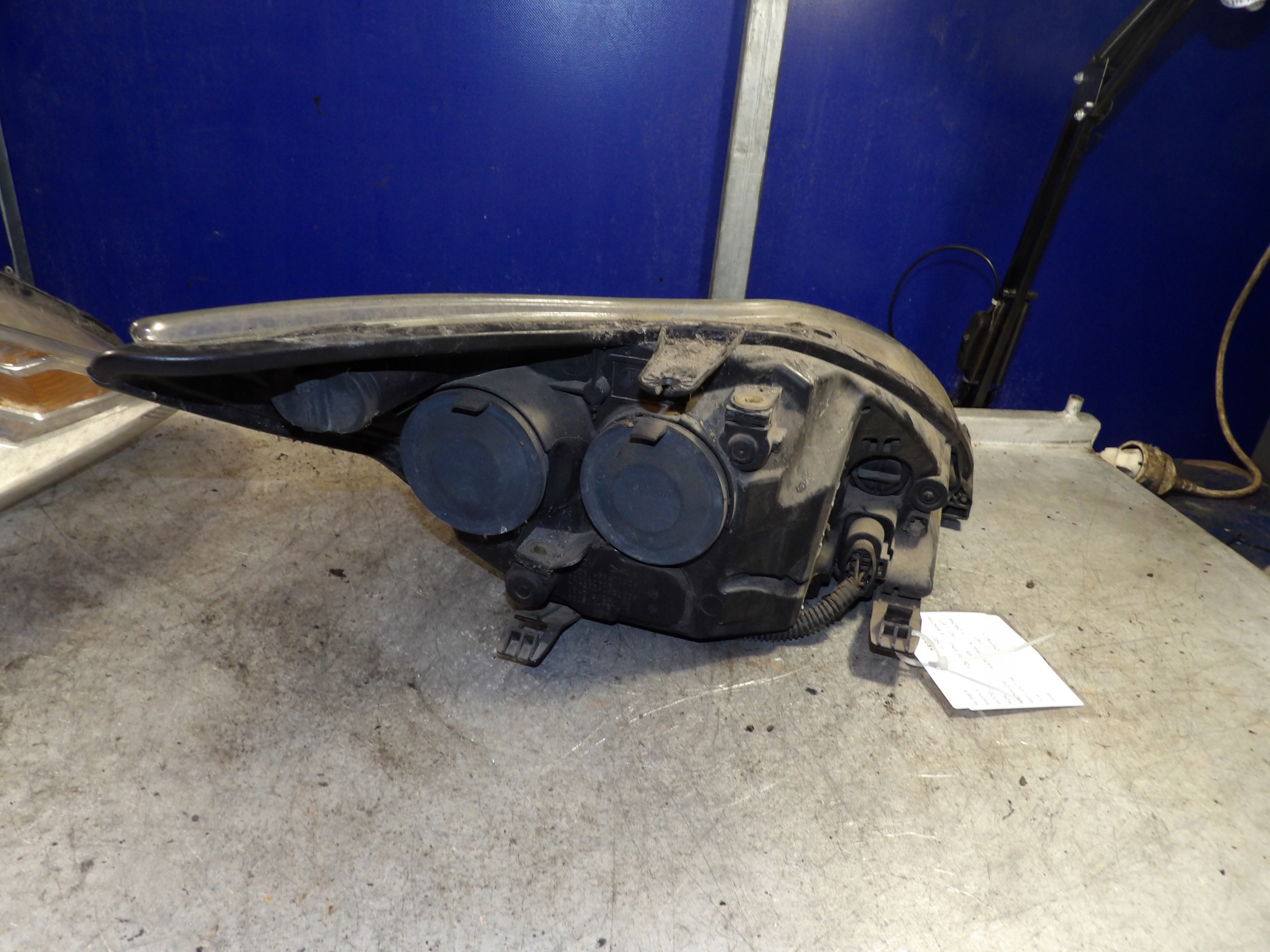 Ford Focus MK2 light front left 8M51-13W030-AD