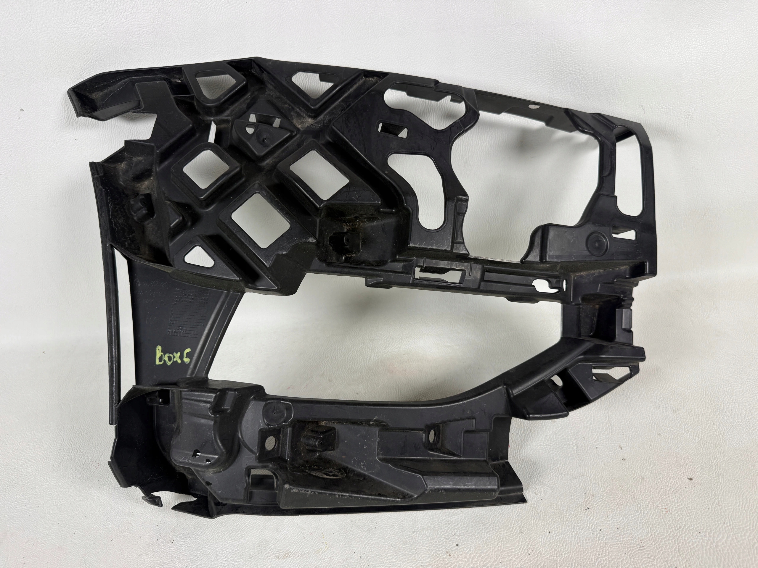 VW GOLF VII LIFT support holder of a bumper right 5G0807724F
