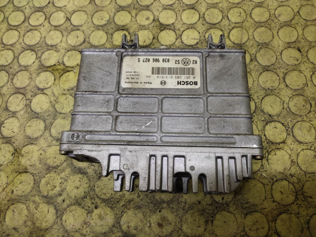 VW GOLF III unité de commande électronique uce moteur 0261203613/614