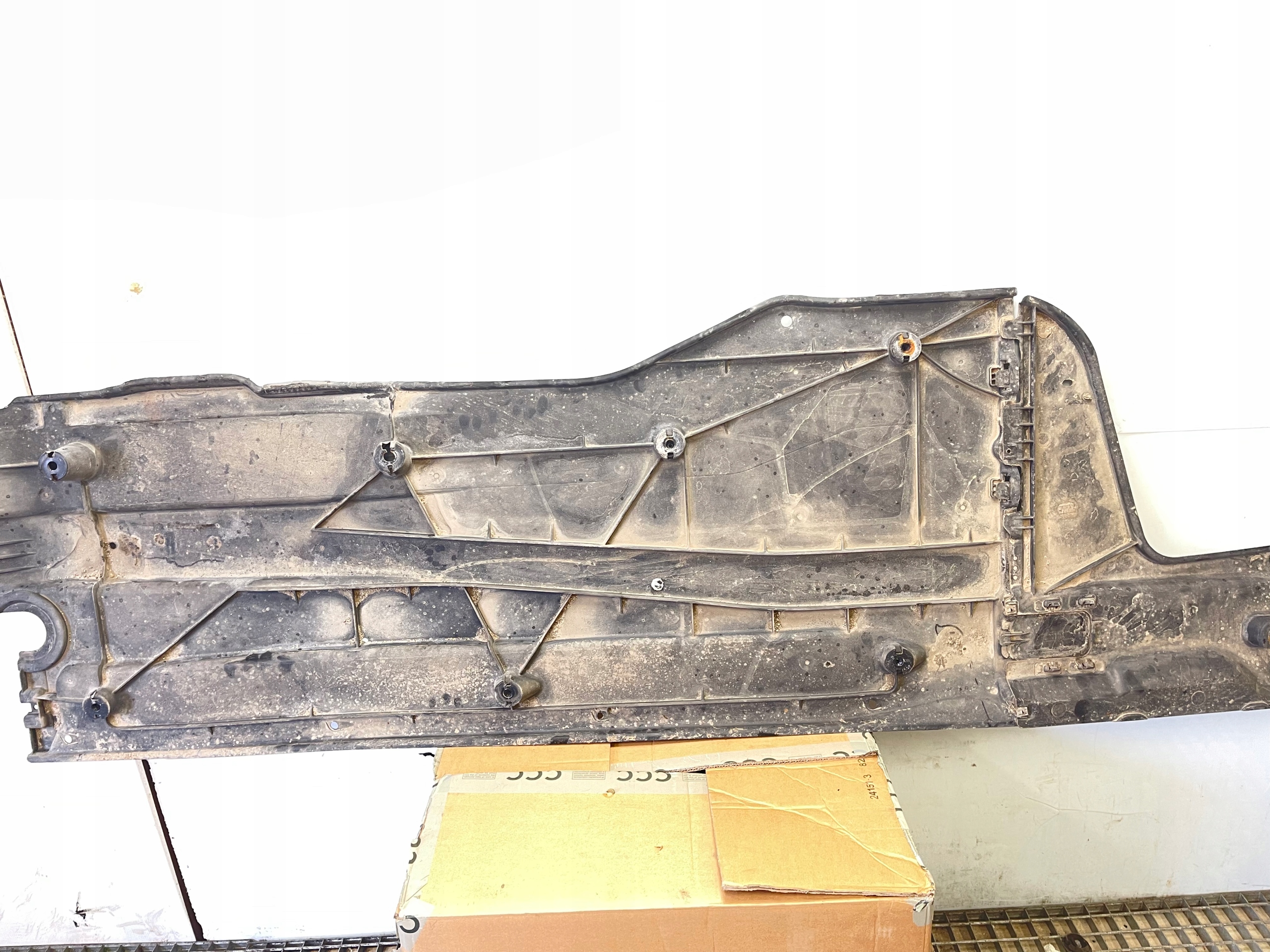 VW PASSAT B8 VW ARTEON Blende Abdeckung abdeckung Unterfahrschutz links Original 3Q0825101A