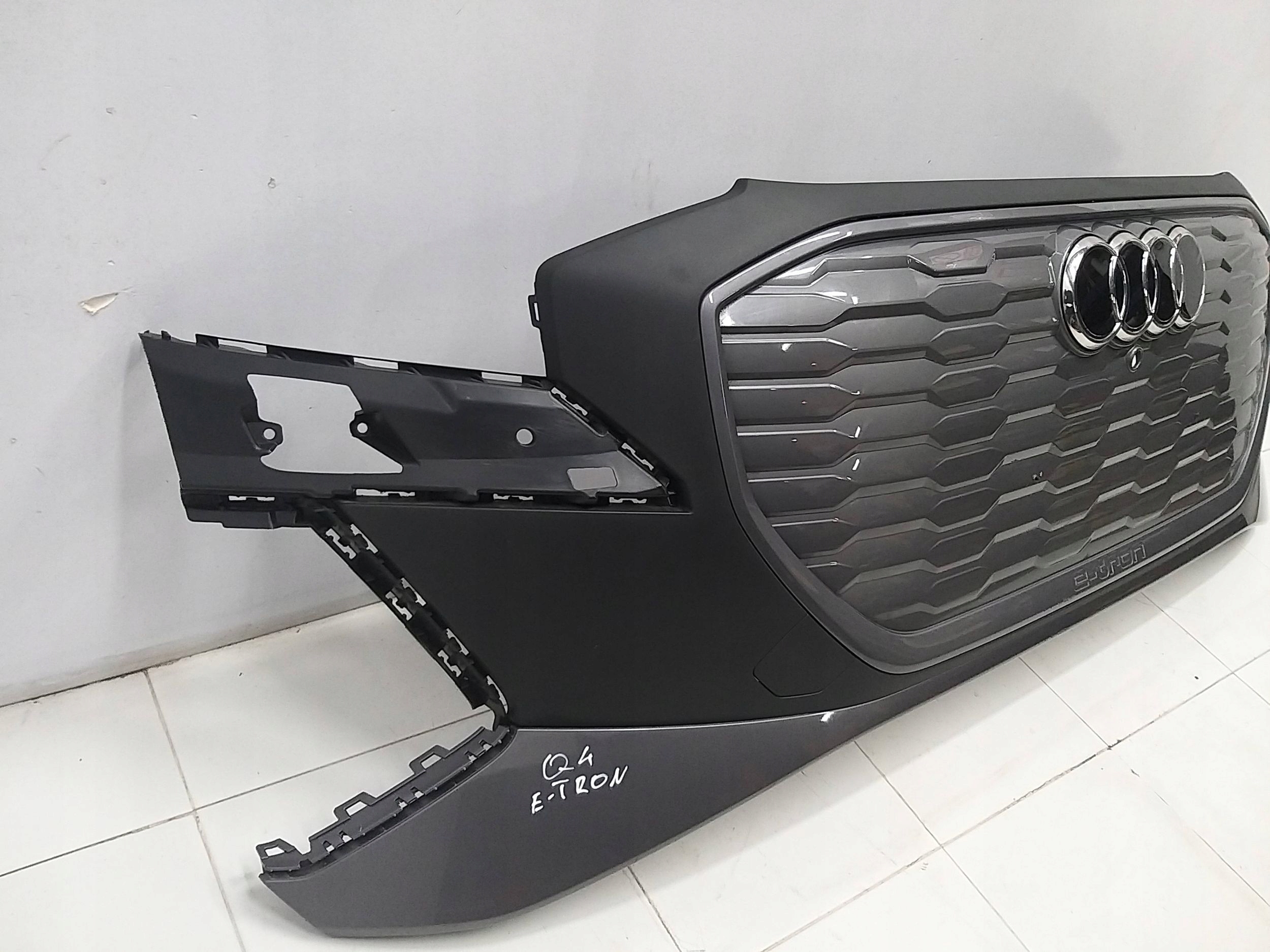 AUDI Q4 E-TRON 20- 89A RÁM maska 89A807725