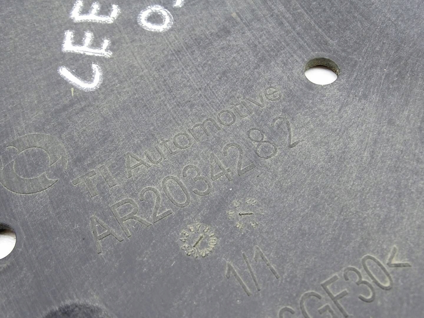 Blende Abdeckung Behälter ADBLUE KIA CEED III 18- KOMBI AR2034282