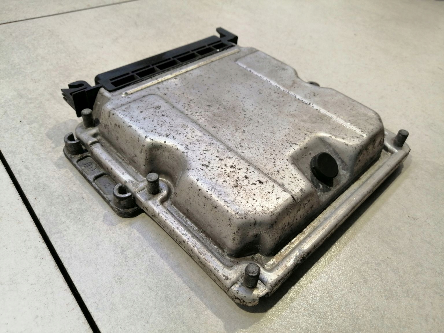 control unit of the engine XSARA PICASSO 2.0 HDI 0281010137