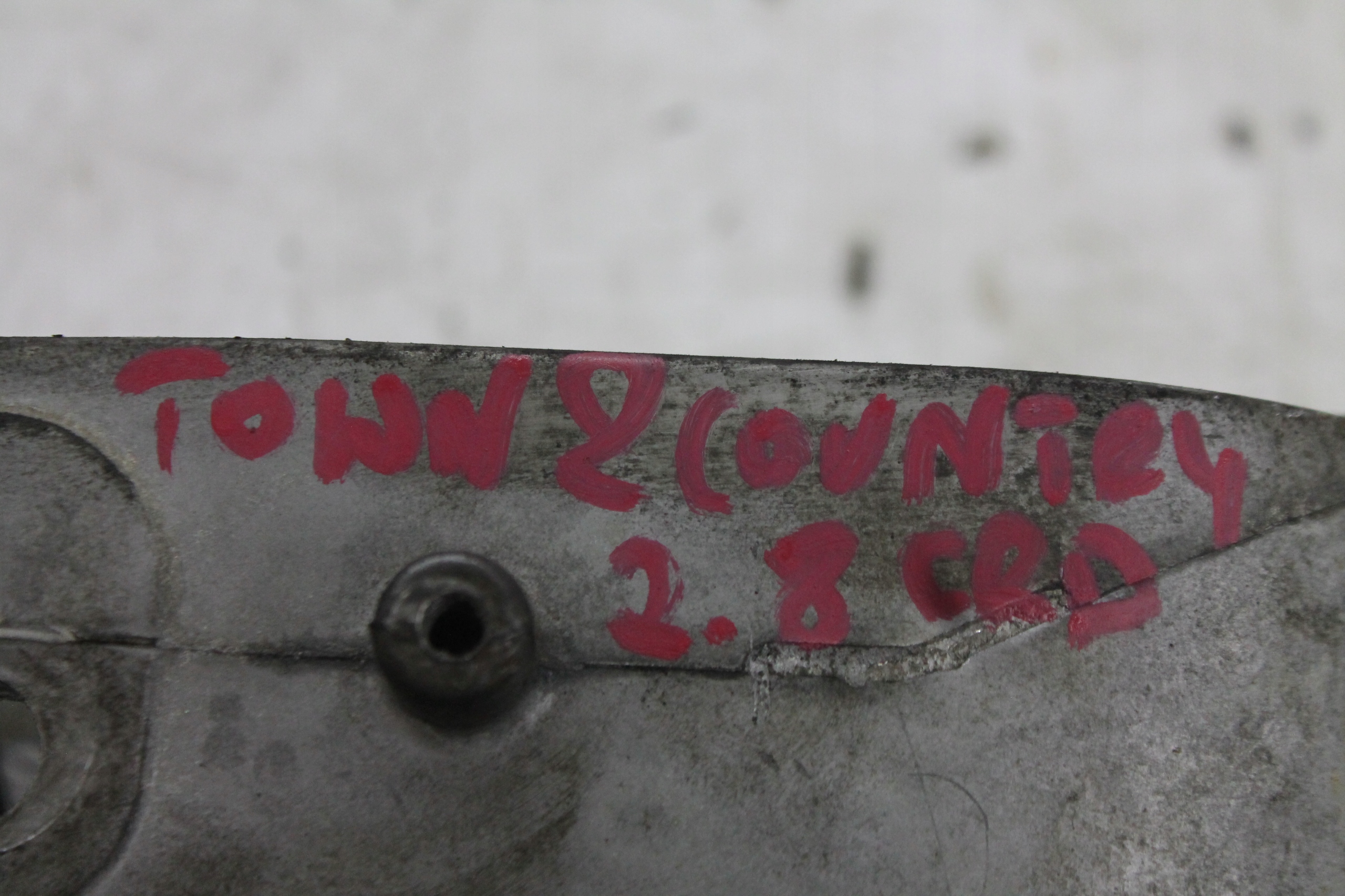 engine mount 04721570AA VOYAGER TOWN COUNTRY 07-16