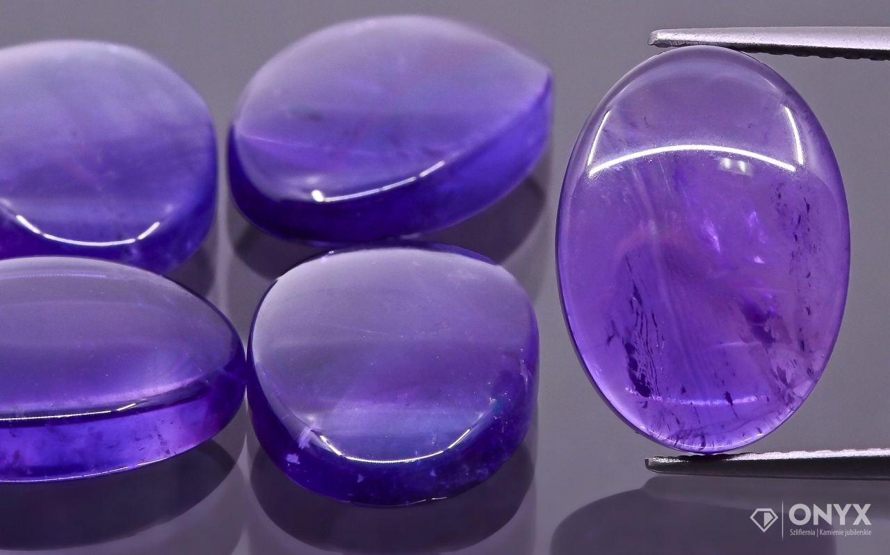 Ametyst konvexní mělký ovál 16x12 mm