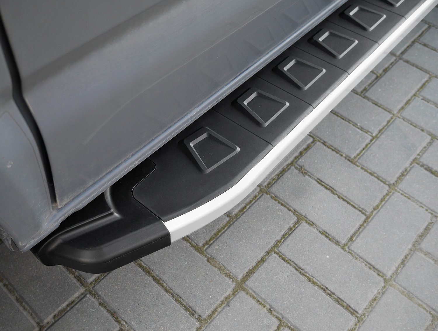 Stopnie boczne progi do SSANGYONG REXTON 2001-2012 Producent ARP