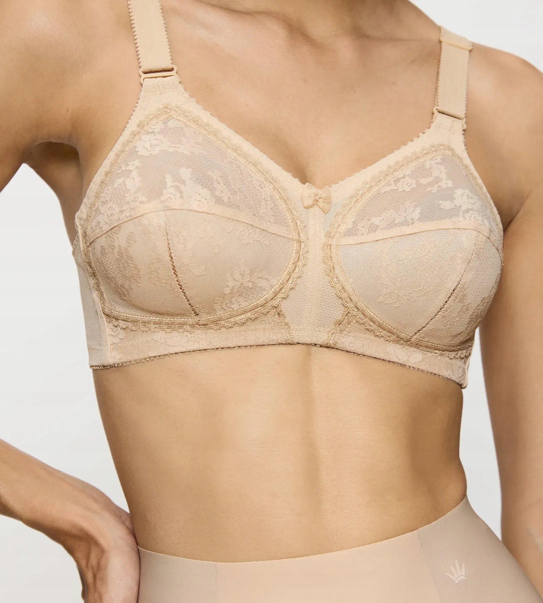 Triumph Béžová Krajková Měkká Podprsenka S Nízkým Můstkem 100C 7CA
