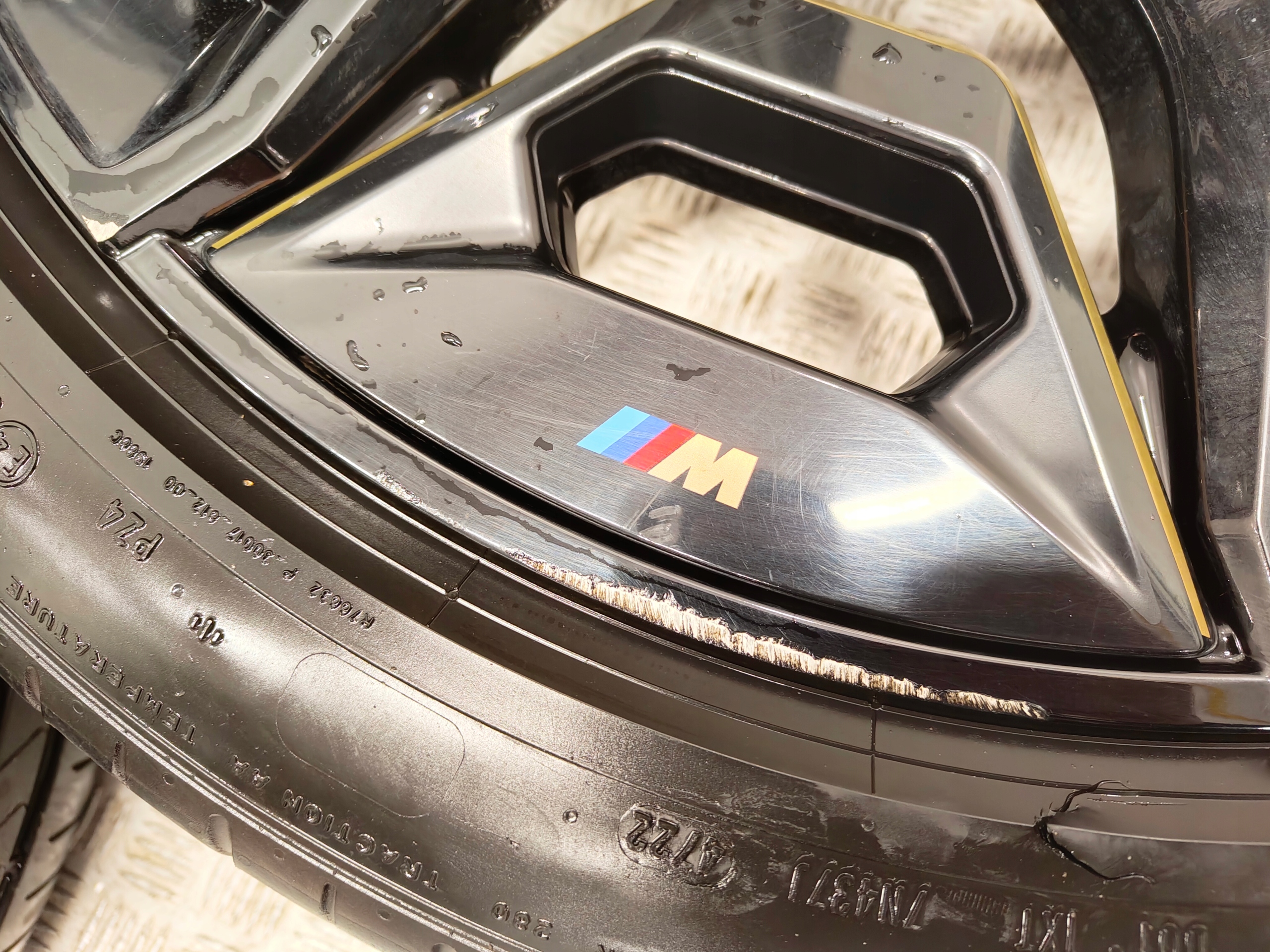 BMW iX i20 wheels discs 22 CALE tyres summer PIRELLI 275/40R22 m-packet