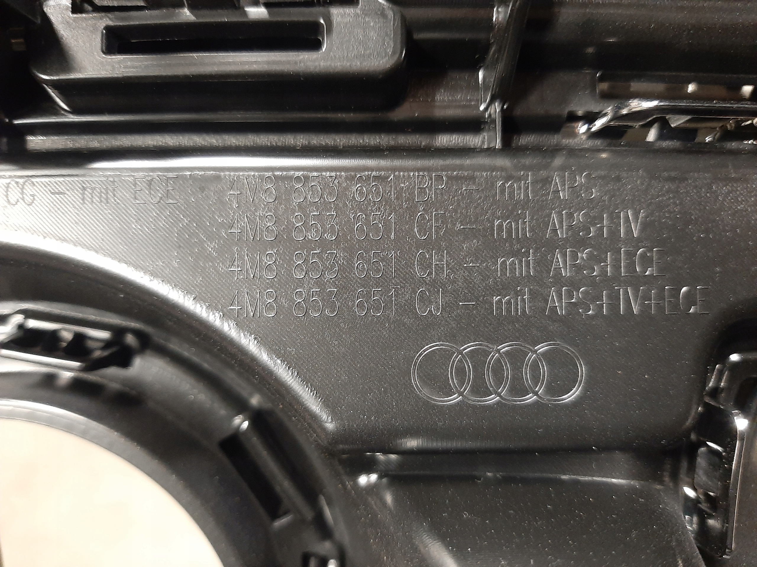 Audi Q8 2003 S-Line Nowe Atrapa Grill Front 4M8853651BP CF CH CJ Numer katalogowy oryginału 4M8853651BP 4M8853651CF 4M8853651CH 4M8853651CJ