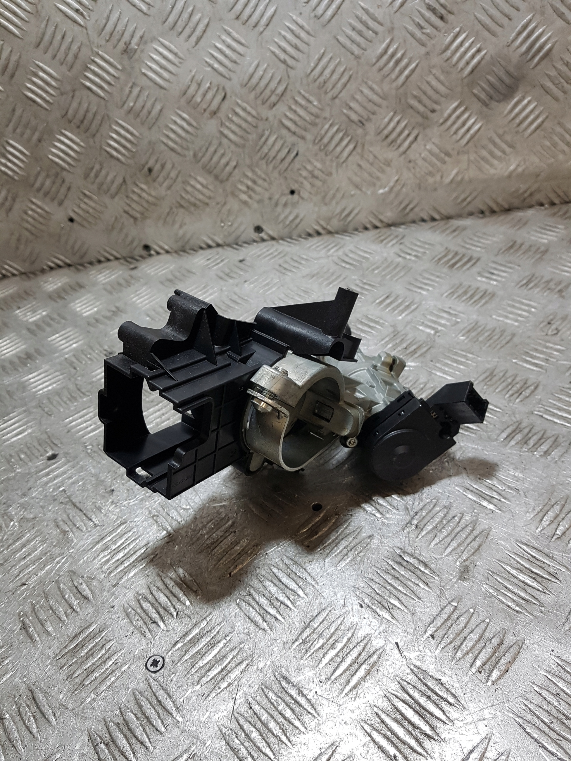ignition Z KLUCZYKIEM OPEL INSIGNIA 25799293